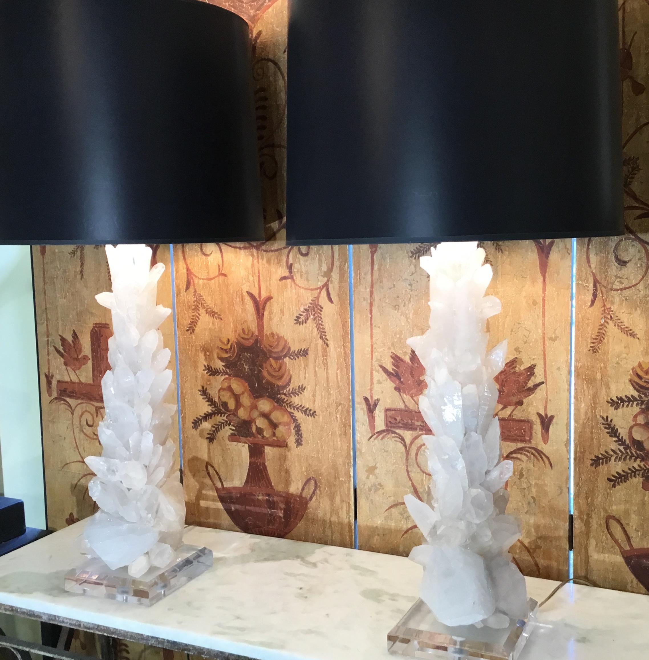 Pair of Large White Quartz Crystal Table Lamps In Good Condition For Sale In Delray Beach, FL