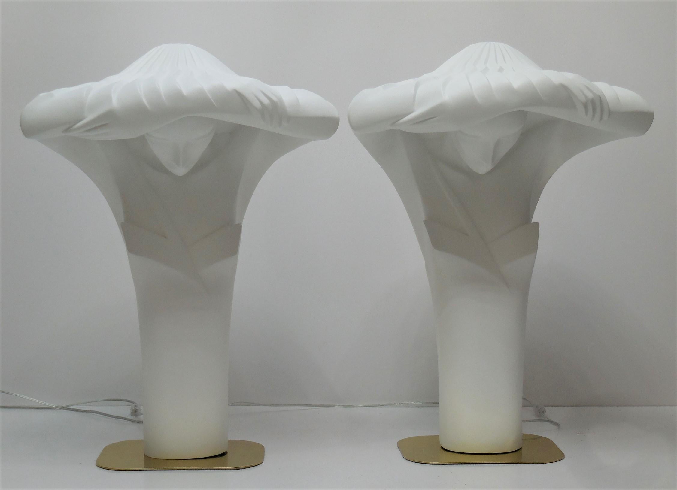 Pair of Large White Sculptural Lamps by Lindsey Balkweill, 1984 In Excellent Condition In Miami, FL