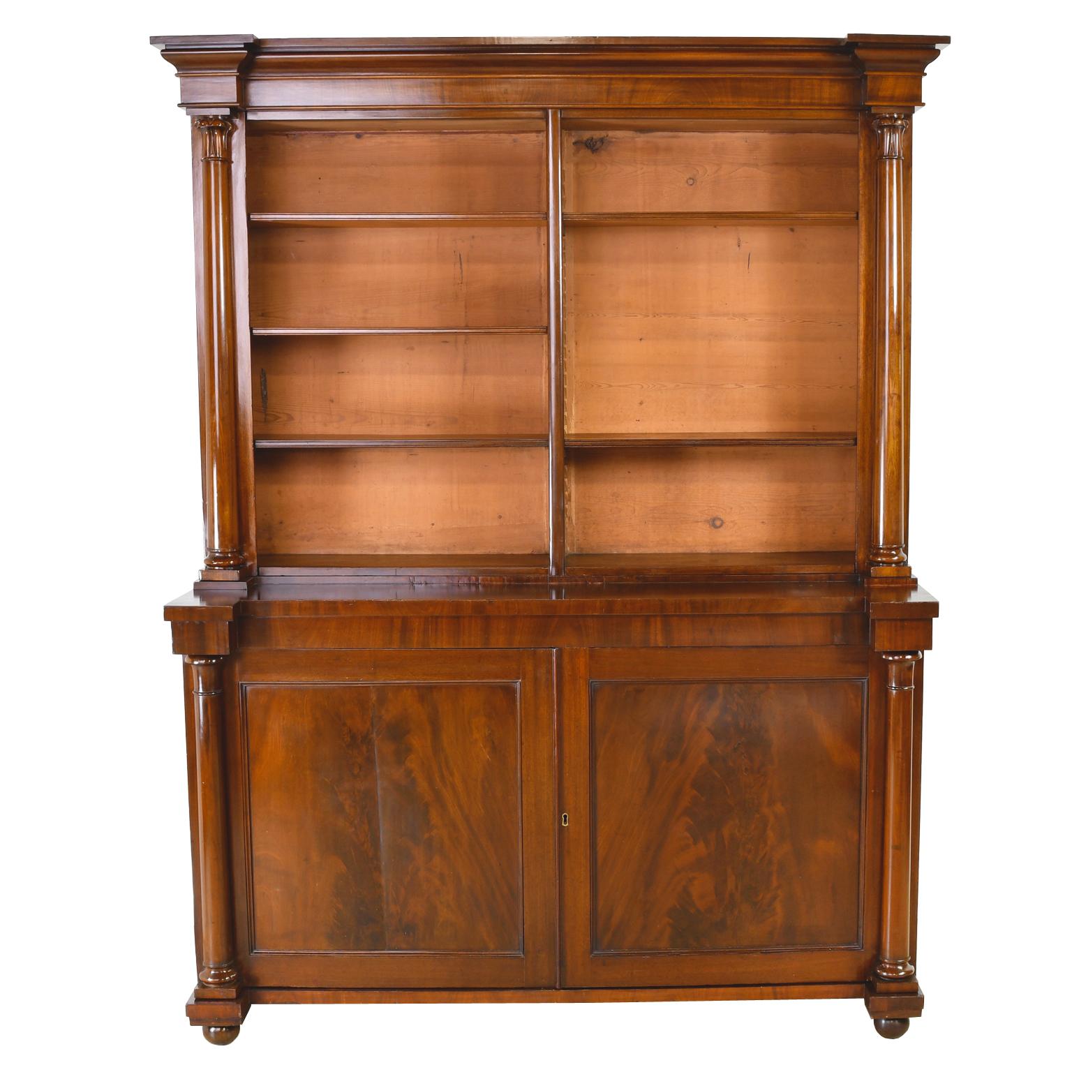 Pair of Large William IV Bookcases in West Indies Mahogany, England, circa 1830 In Good Condition In Miami, FL