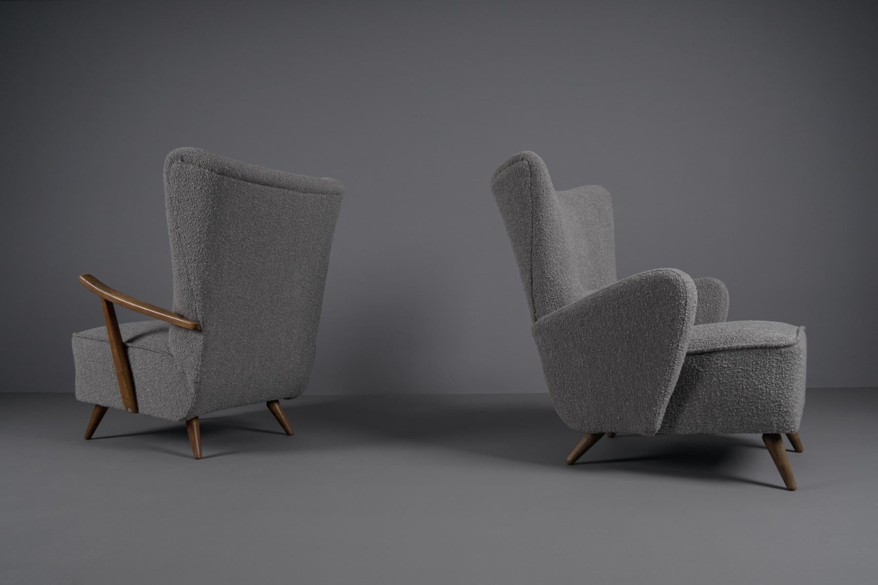 Pair of Large Wingback Armchairs in Grey Boucle Fabric, 1950s In Good Condition For Sale In Nürnberg, Bayern