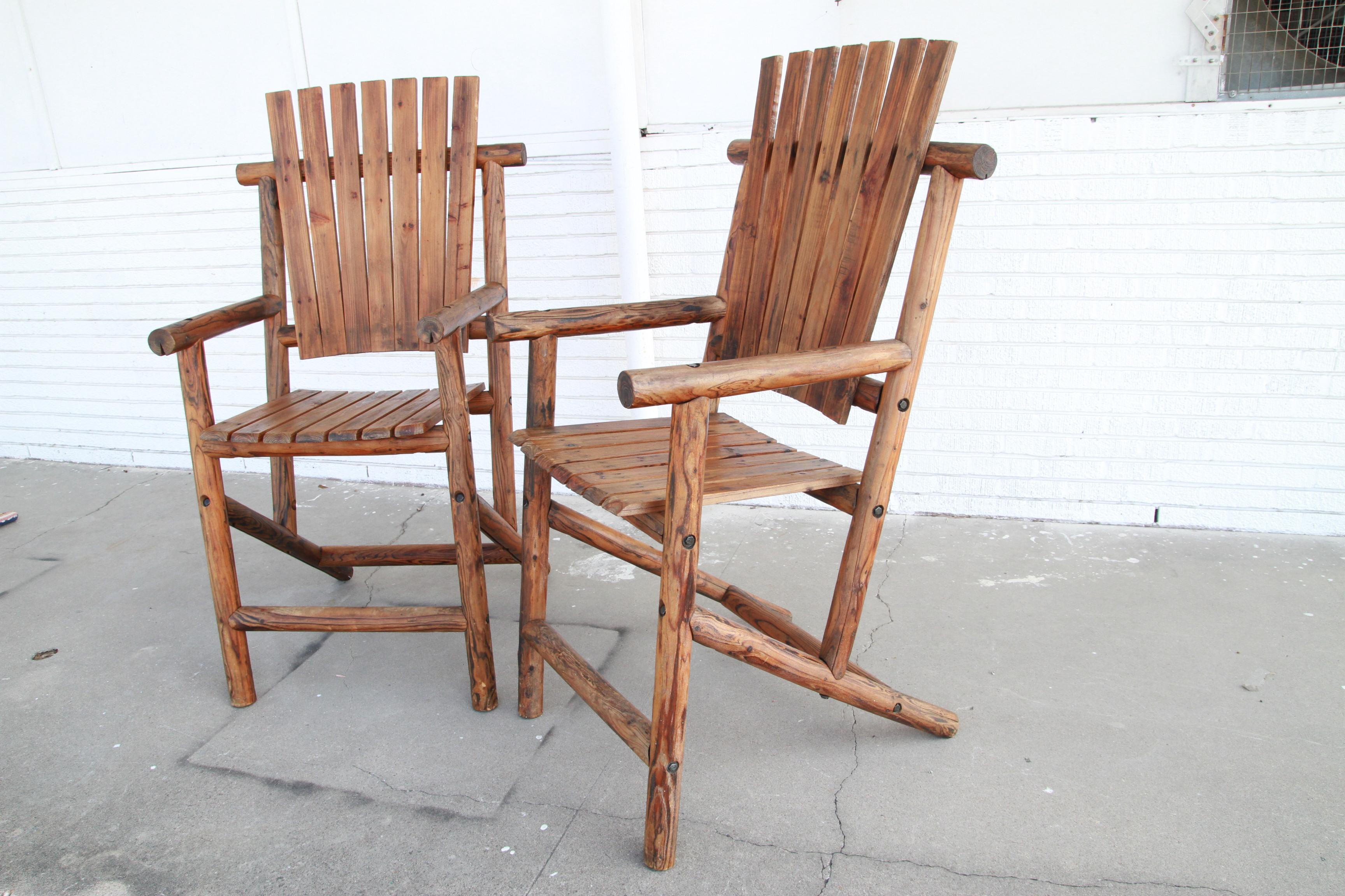 Pareja De Grandes Adirondacks De Madera Estilo Cubierta  Sillones de jardín en Bueno estado para la venta en Pasadena, TX