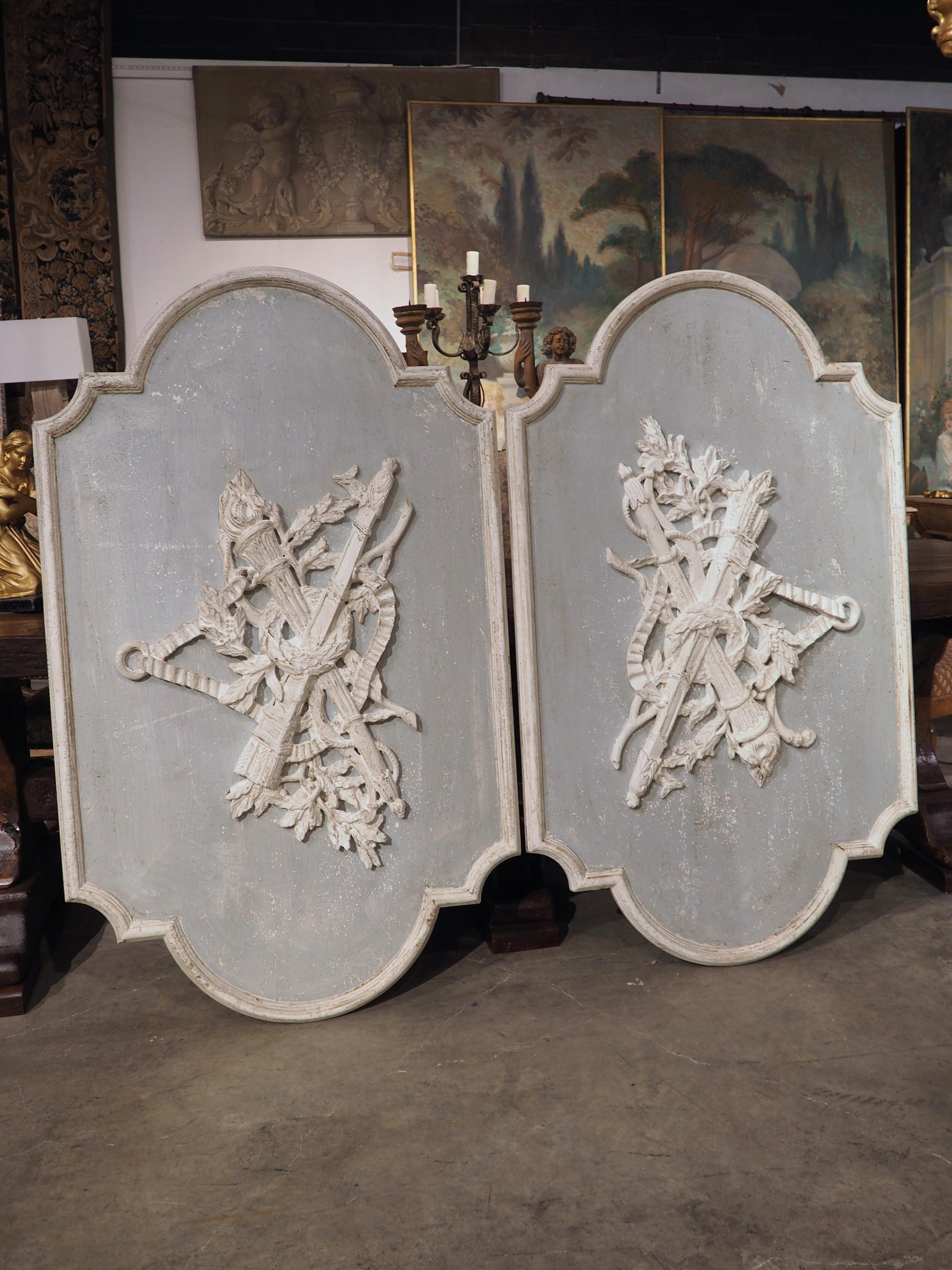 Pair of Large Wooden Blue and White Louis XVI Style Trophy Panels For Sale 11