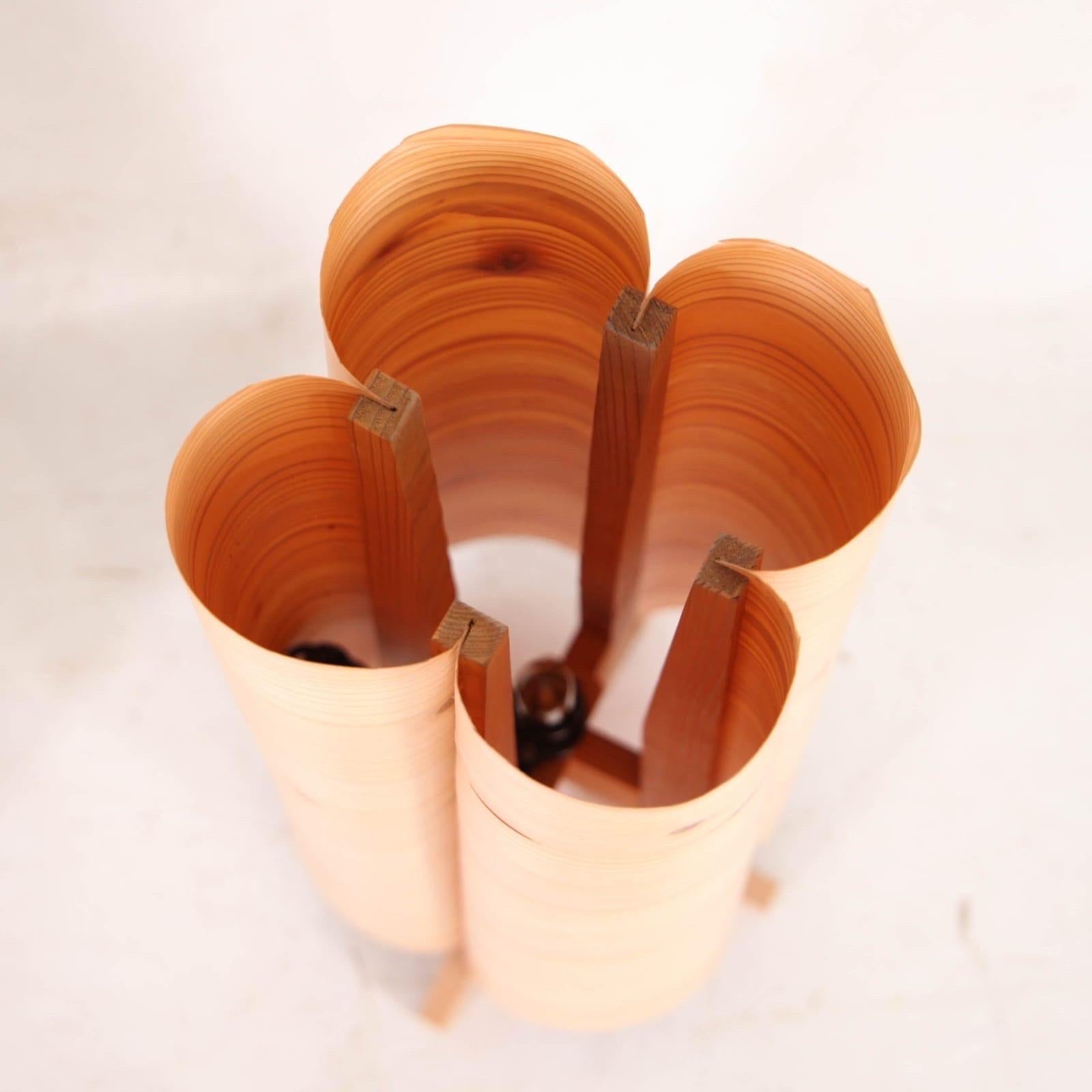 Paire de grandes lampes en bois en vente 3