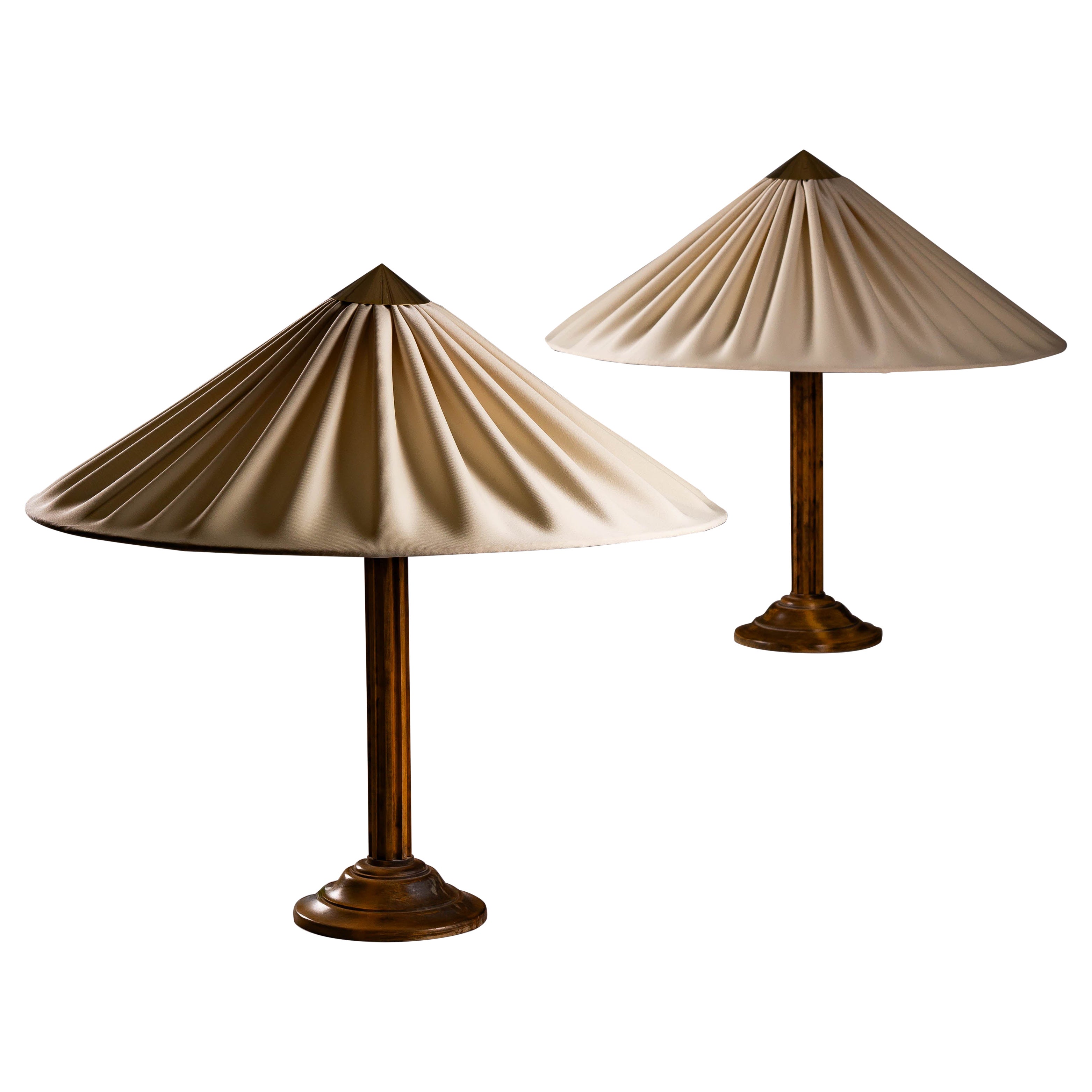 Pareja de grandes lámparas de mesa modernistas de madera, años 30, Finlandia