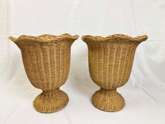 Coppia di grandi urne in vimini intrecciato