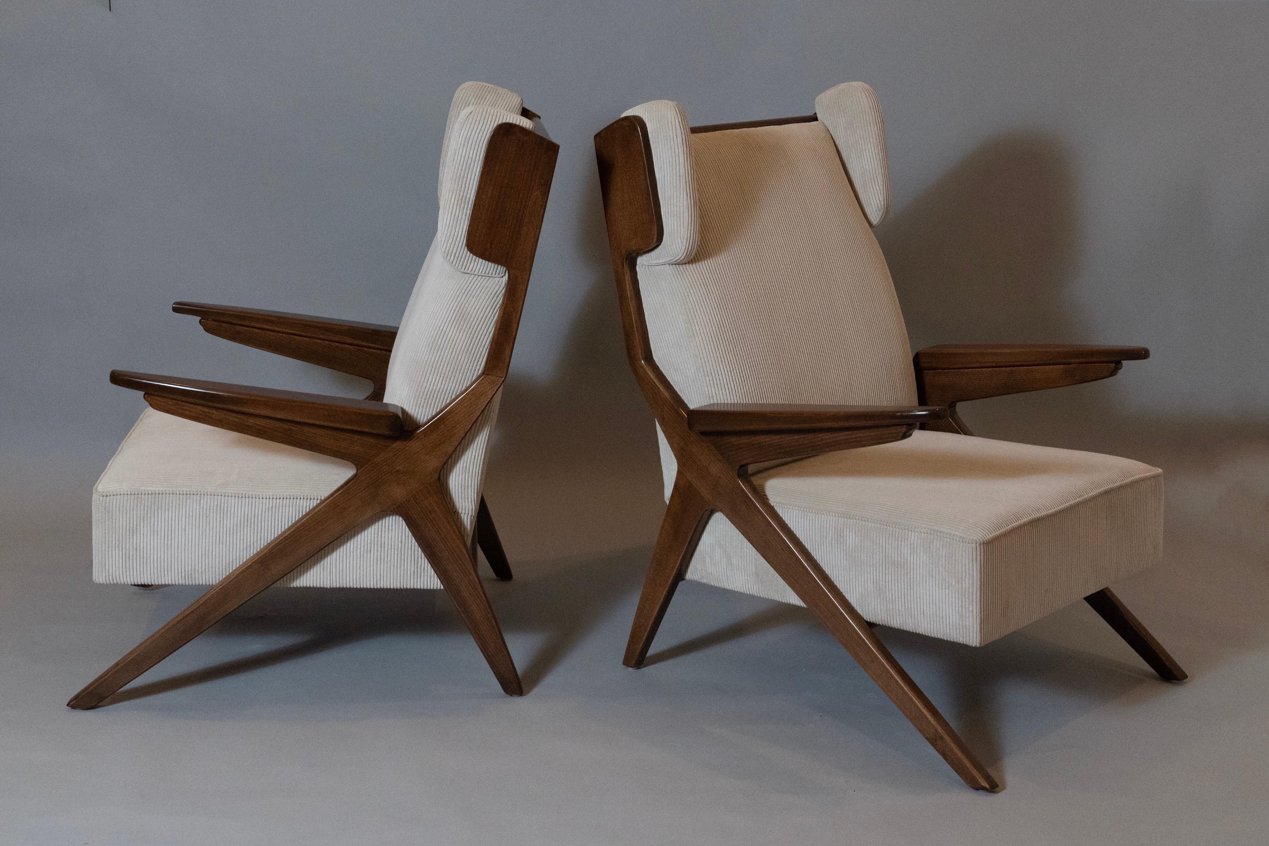 Mid-Century Modern Pair of Large X-Leg Wingback Armchairs in Walnut, Italy 1950's