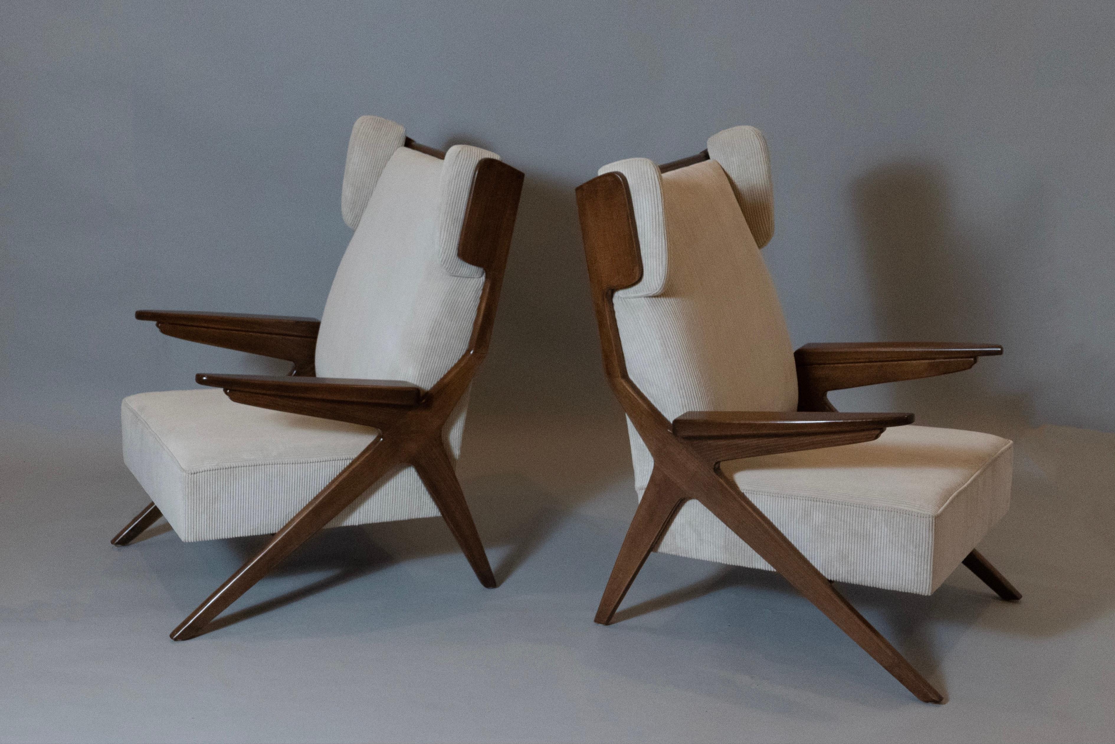 Pair of Large X-Leg Wingback Armchairs in Walnut, Italy 1950's In Good Condition In New York, NY