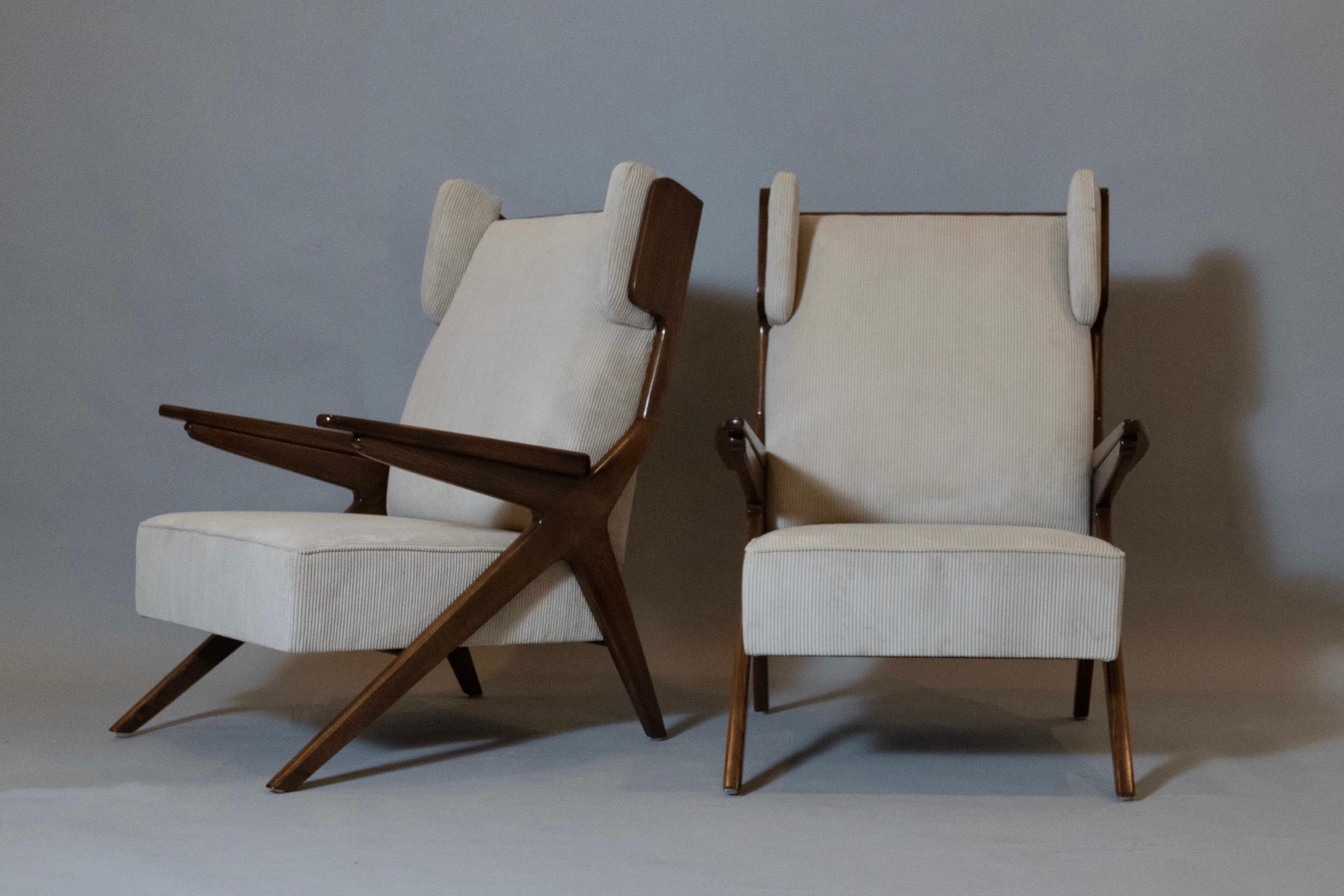 Mid-20th Century Pair of Large X-Leg Wingback Armchairs in Walnut, Italy 1950's