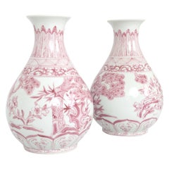 Paire de grands vases chinois en forme de poire rose et blanc Friends Of Winter du 19ème siècle