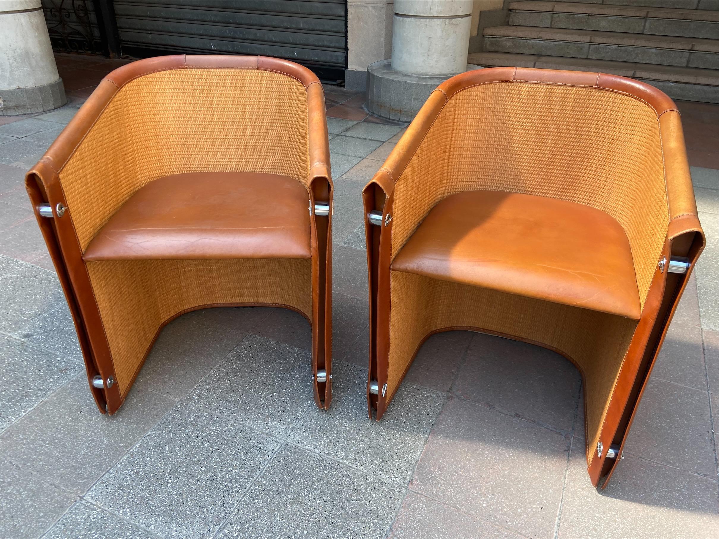 Pair of Lario model club armchairs - Giuseppe Viganò.
Leather and rattan core.
Bonacina Edition.
Circa 2000.
Measures: H 77 x W 55 x D 60 cm.
Note some signs of wear on a leather armrest as well as on the leather of one of the seats
Over the