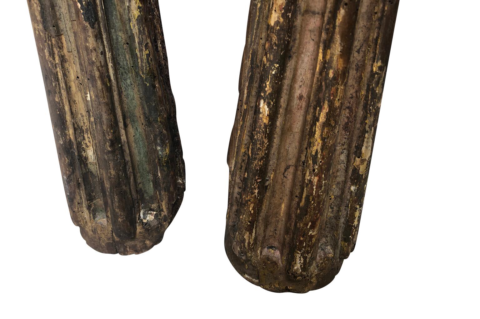 Ein Paar Fialenfragmente aus dem späten 16. und frühen 17 (Holz) im Angebot