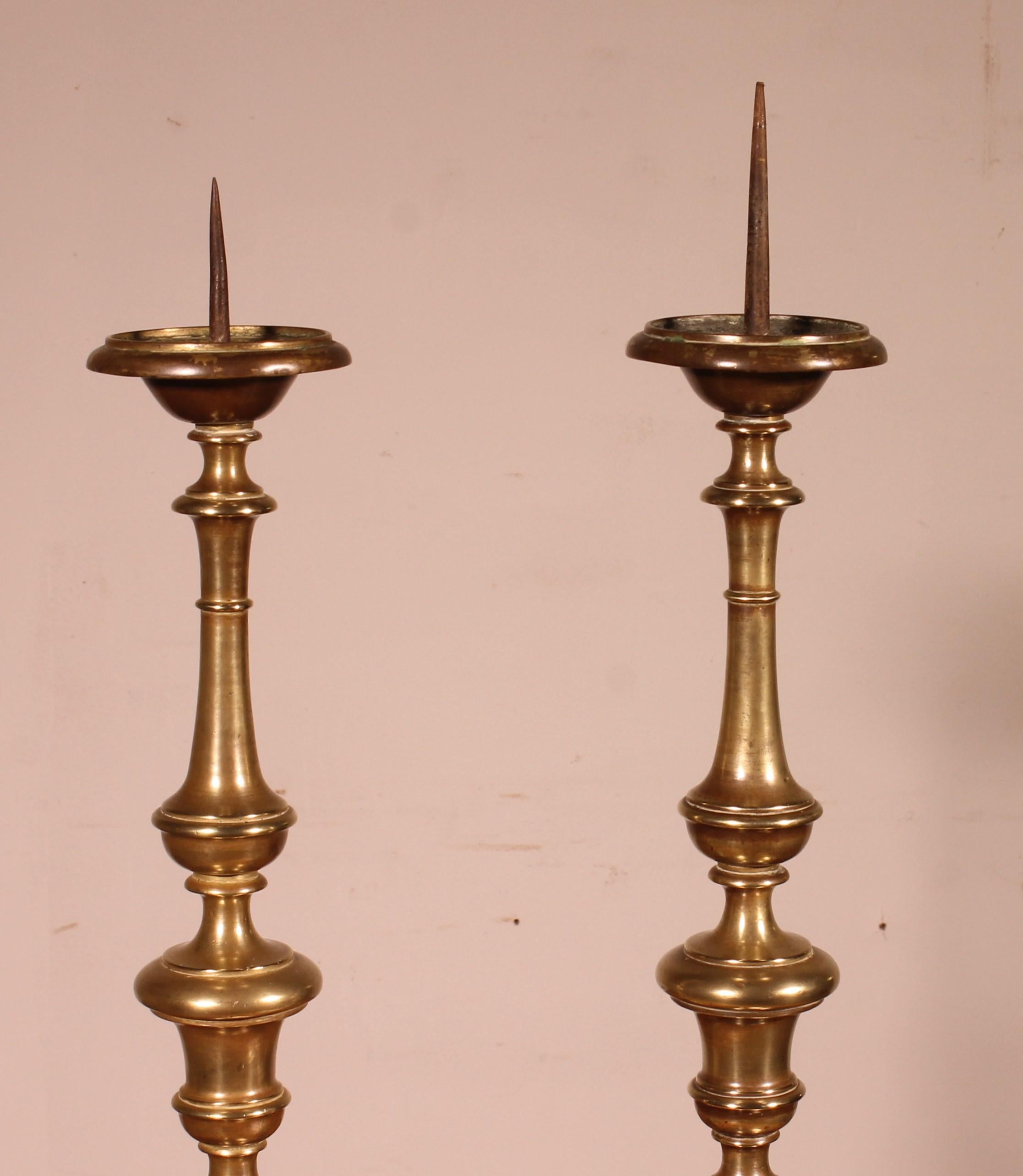 Bronzo Coppia di candelieri in bronzo italiani della fine del XVII secolo in vendita