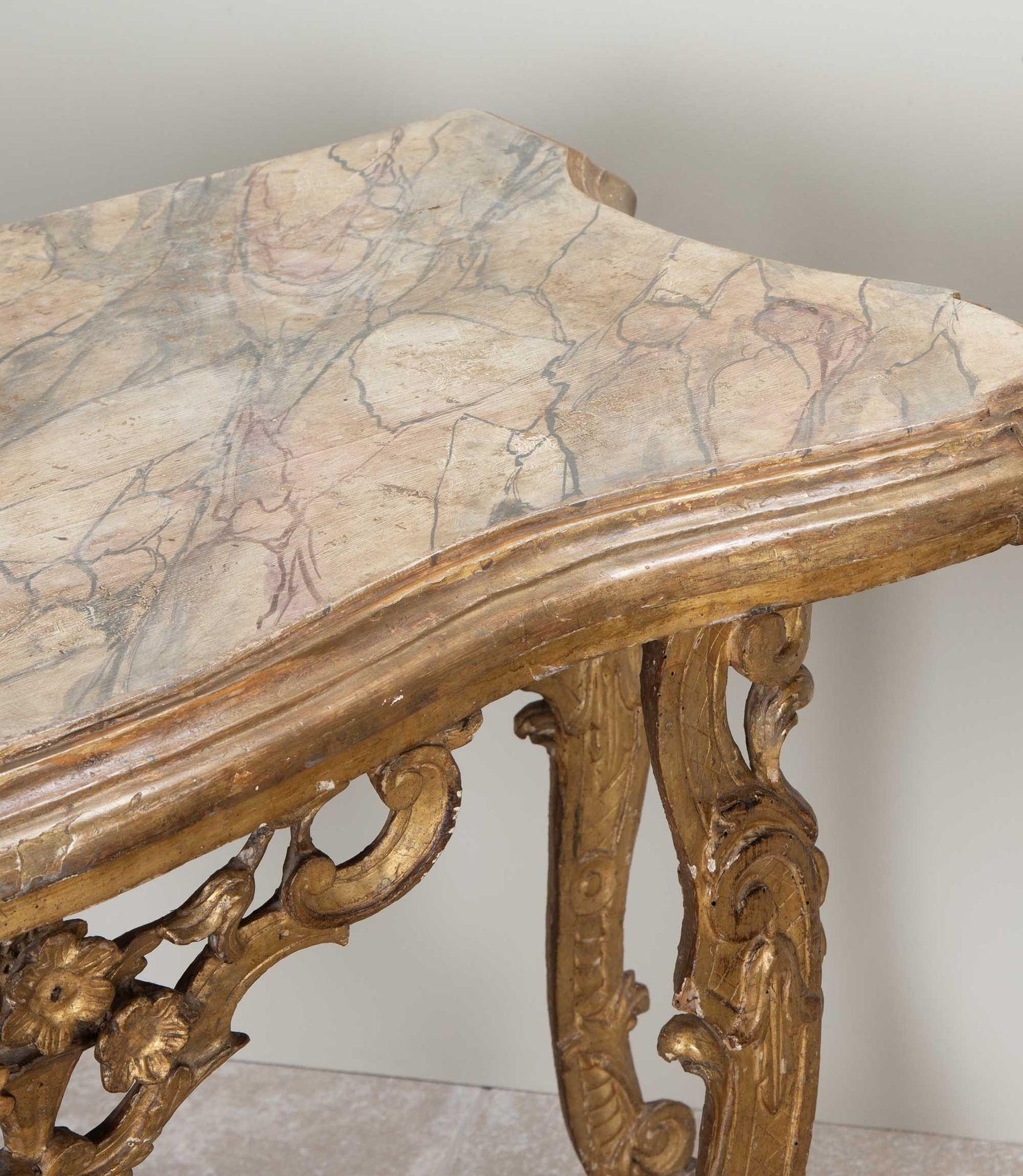 Paire de consoles italiennes en bois doré sculpté de la fin du XVIIe siècle Bon état - En vente à Gloucestershire, GB