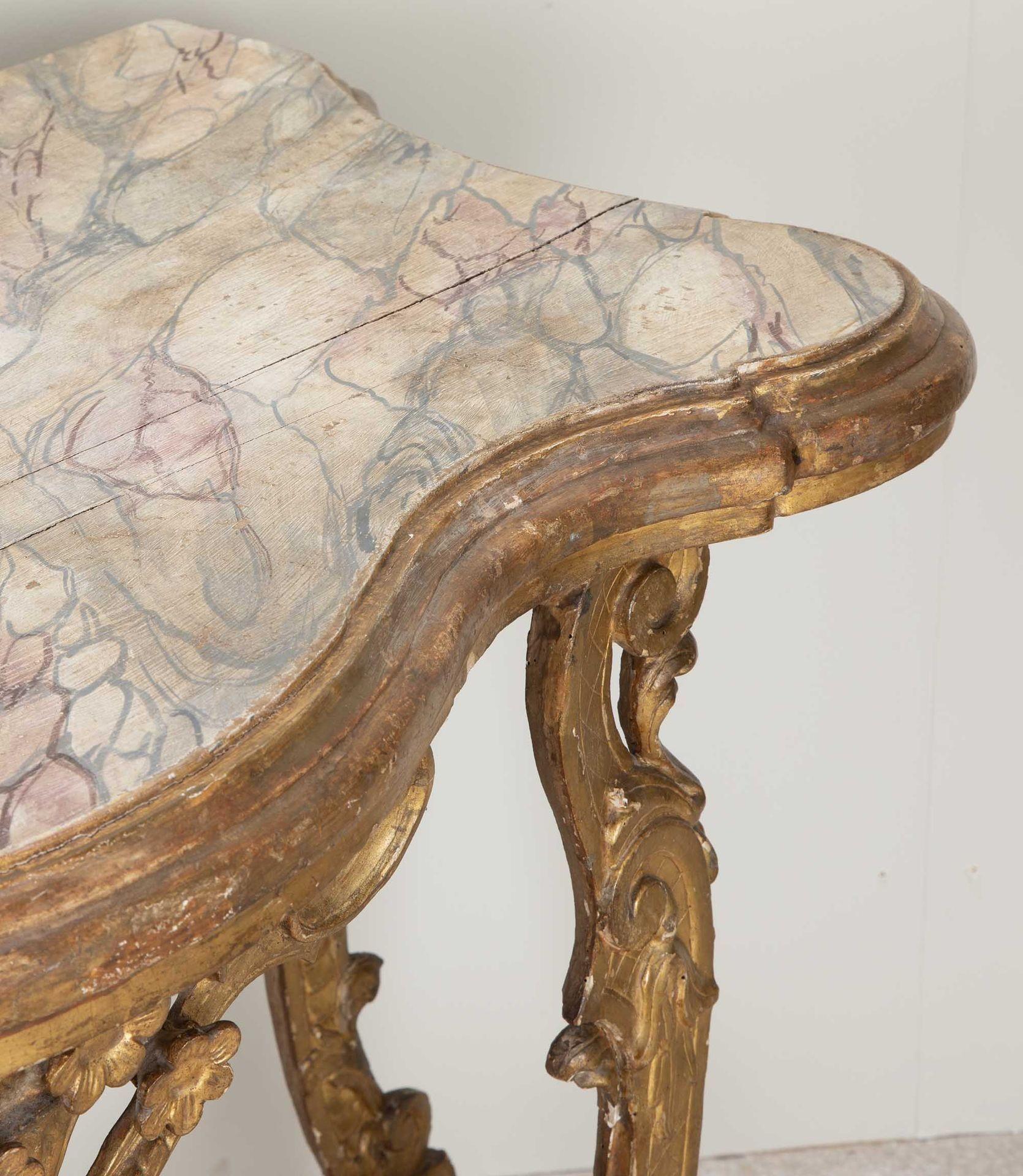 Bois doré Paire de consoles italiennes en bois doré sculpté de la fin du XVIIe siècle en vente