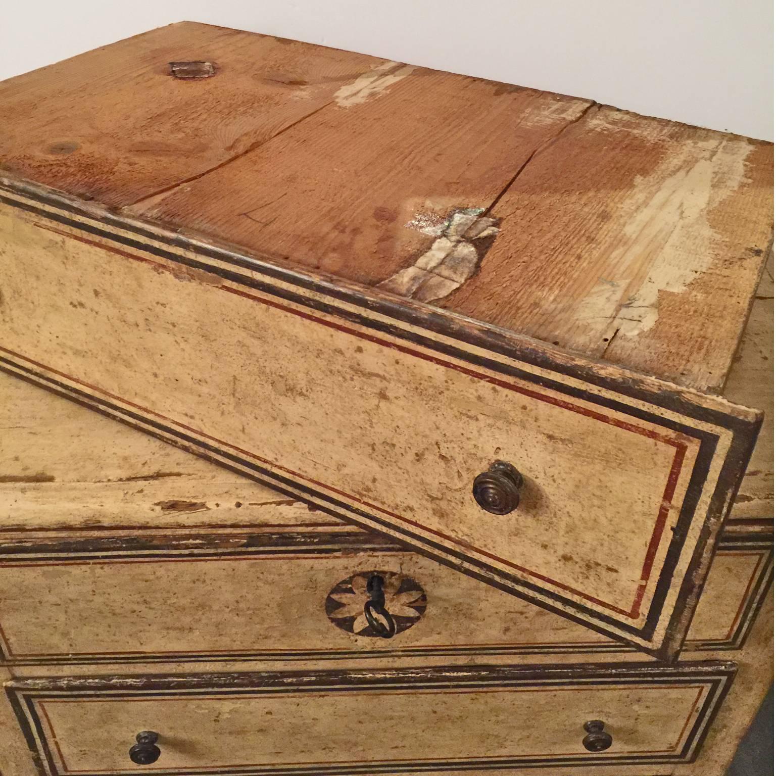 Pair of Late 17th Century Italian Louis XIV Painted Chests of Drawers 5