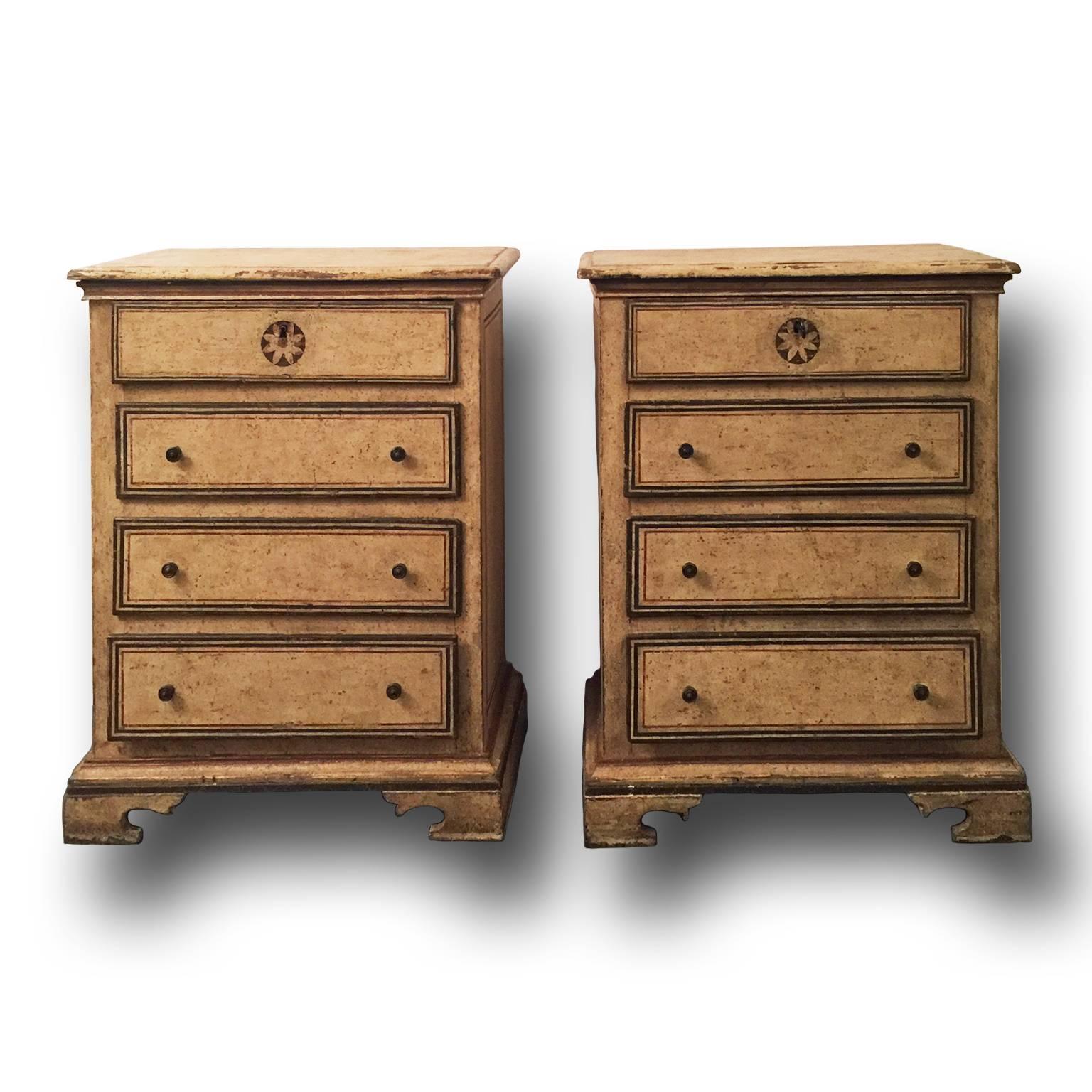 A charming pair of Italian Louis XIV chests of drawers. The chests are made of solid pine wood and present four small drawers each. Both chests present a beautiful painted decoration, which has been added in a later period. Central Italy, Louis XIV,