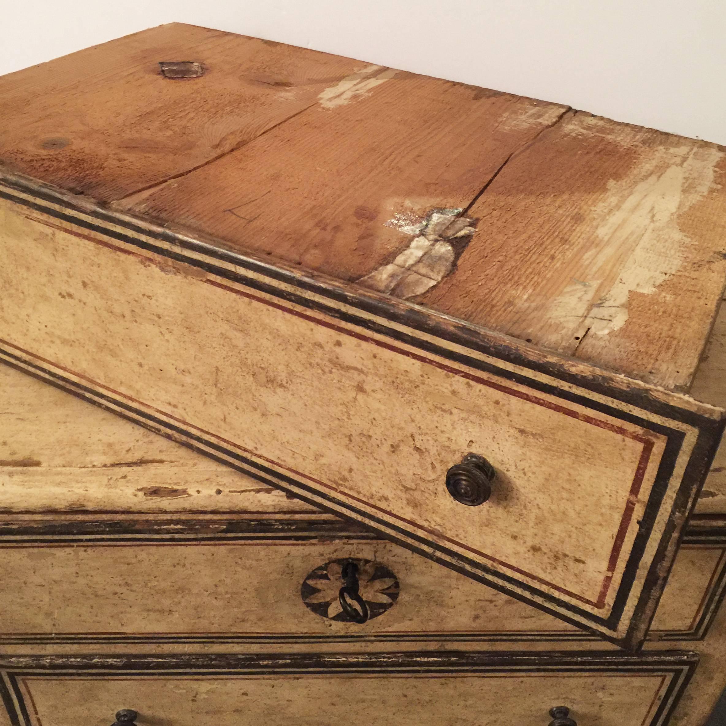 Pair of Late 17th Century Italian Louis XIV Painted Chests of Drawers 2