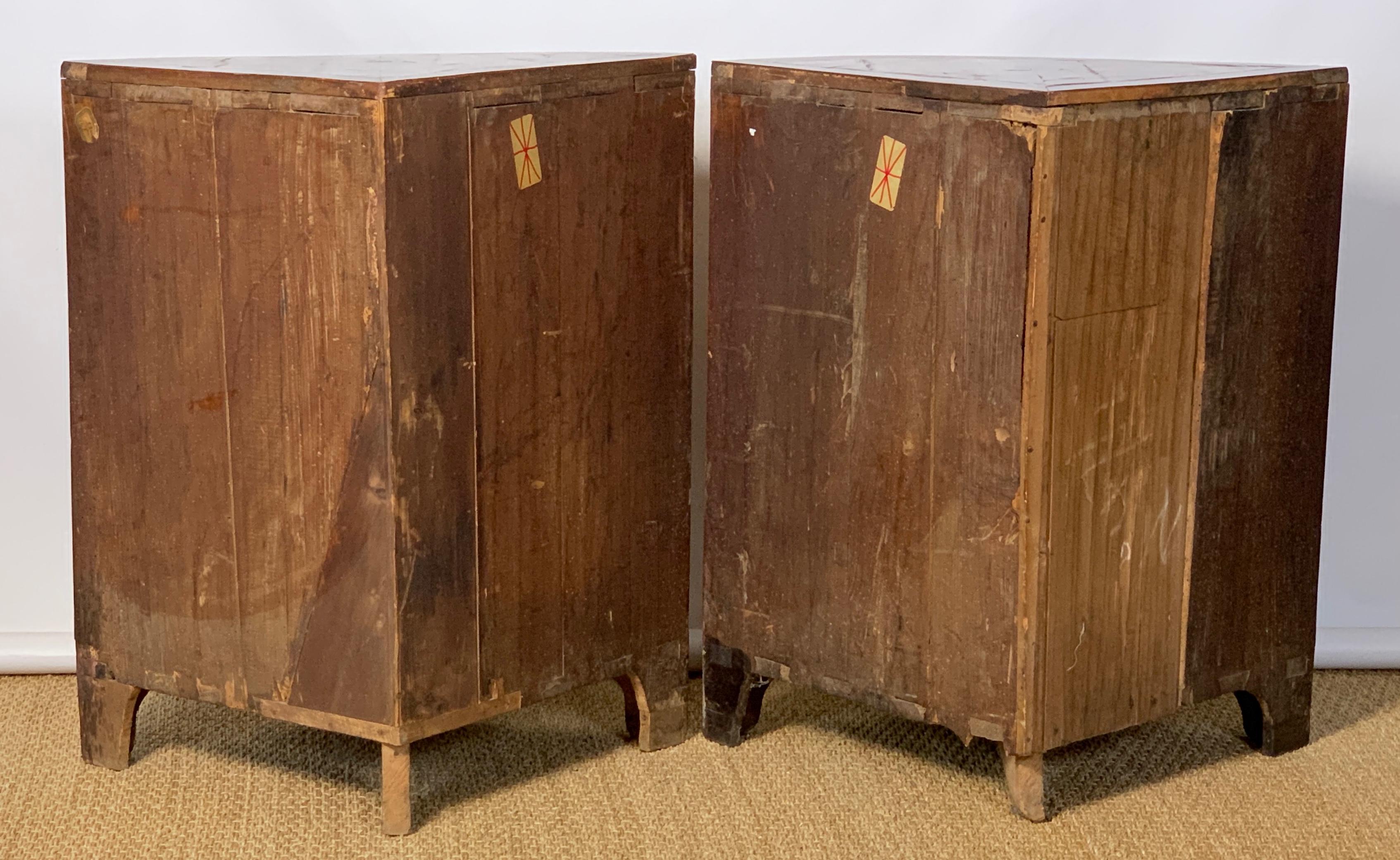Pair of Late 18th Century French Encoigneurs 'Corner Cabinets' In Good Condition In Kilmarnock, VA