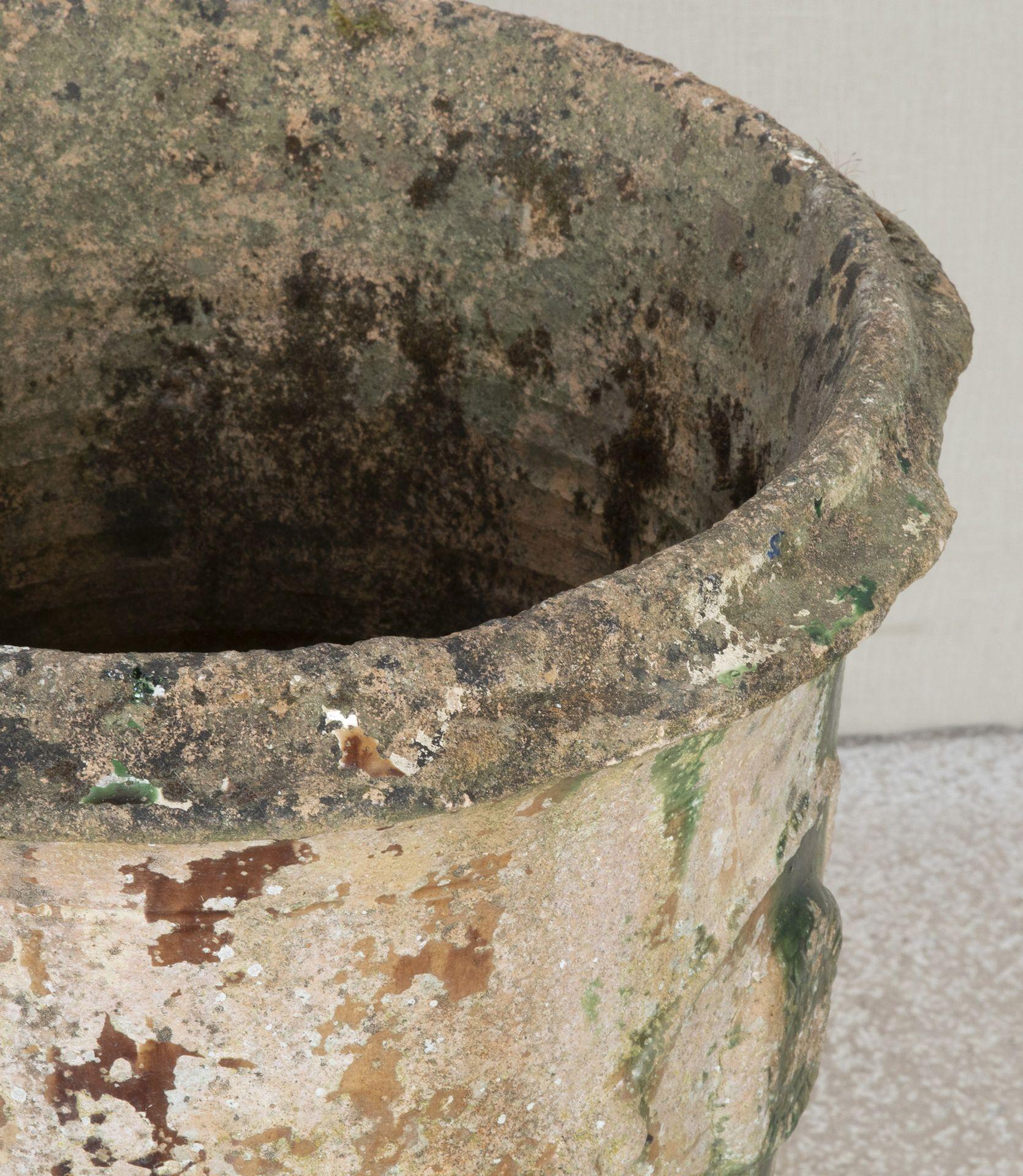 Paire de jardinières en terre cuite d'Anduze de la fin du XVIIIe siècle.
Avec une glaçure altérée. Circa 1790.