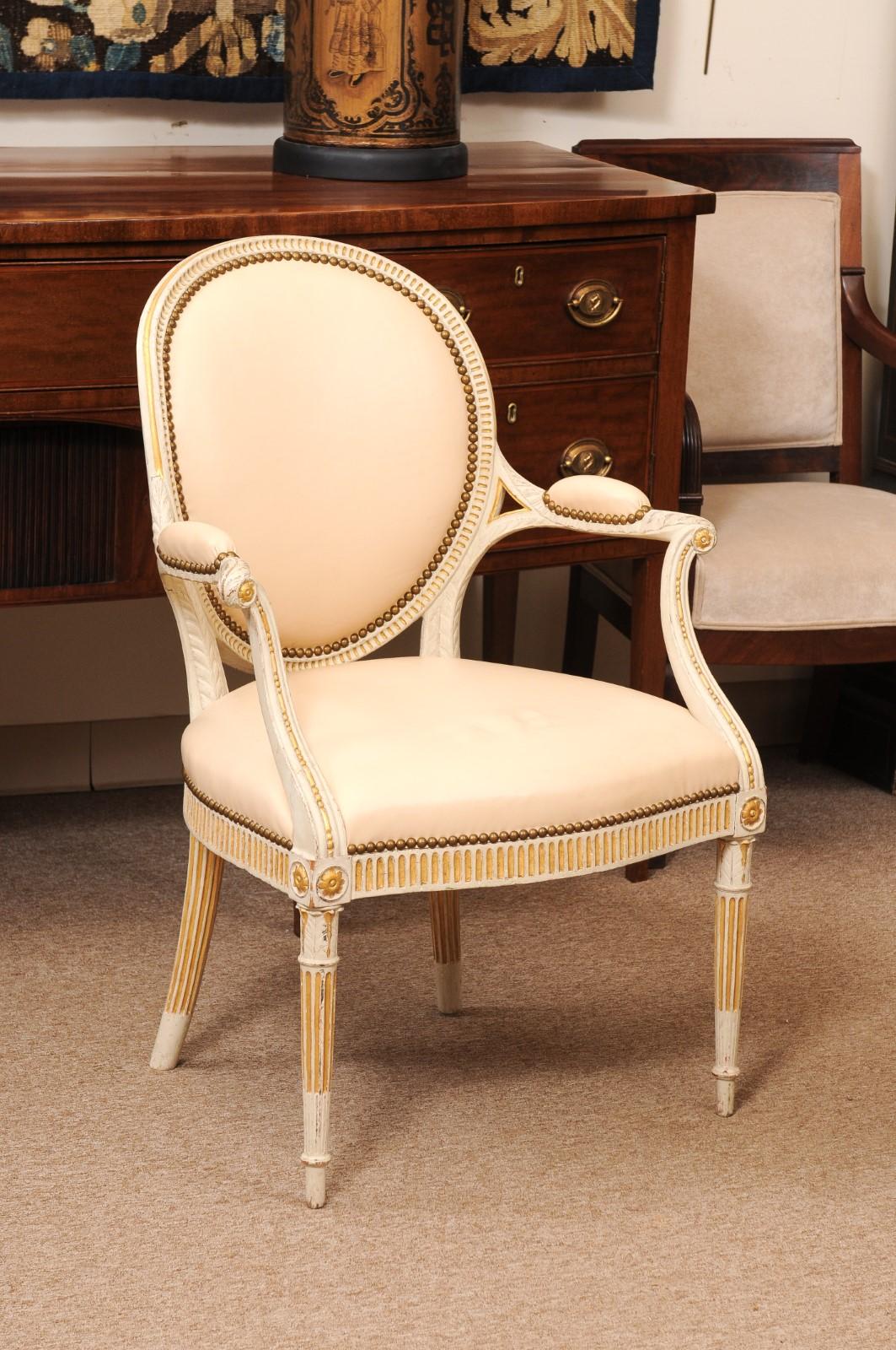 Pareja de Fauteuils Neoclásicos Continentales Pintados y Parcelados de Finales del Siglo XVIII en Bastante bueno estado para la venta en Atlanta, GA