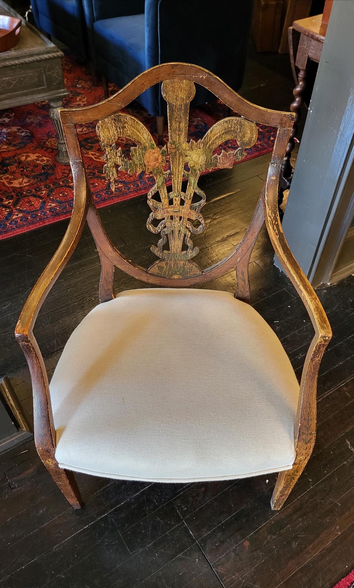Paire de fauteuils en Hepplewhite peints anglais de la fin du XVIIIe siècle

Ces magnifiques chaises ont conservé la peinture originale des fleurs et des vignes sur le dossier du panache du Prince de Baleine, ce qui les rend vraiment uniques.