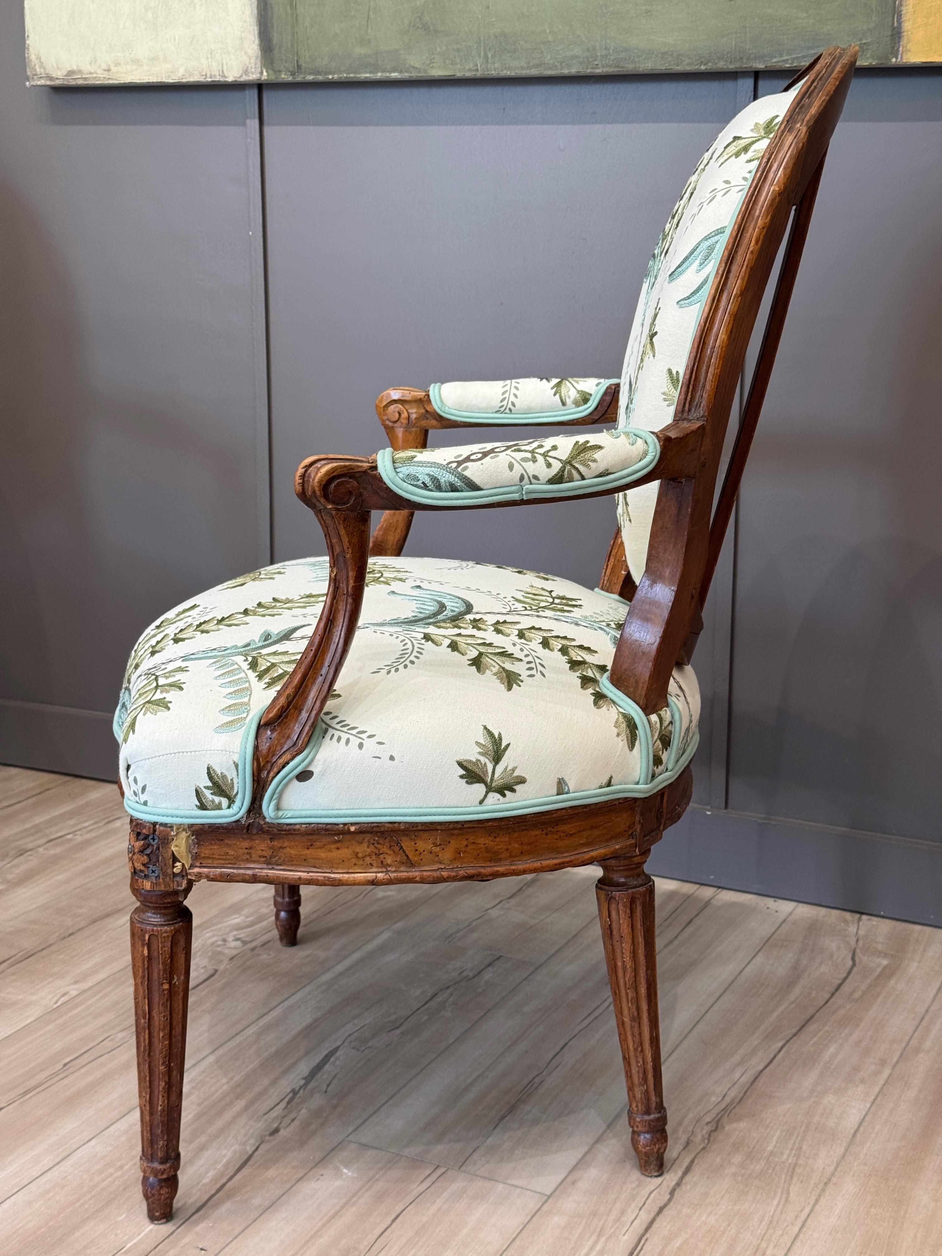 Pair of Late 18th Century French Beechwood Fauteuils in Acanthus Vine Fabric For Sale 6