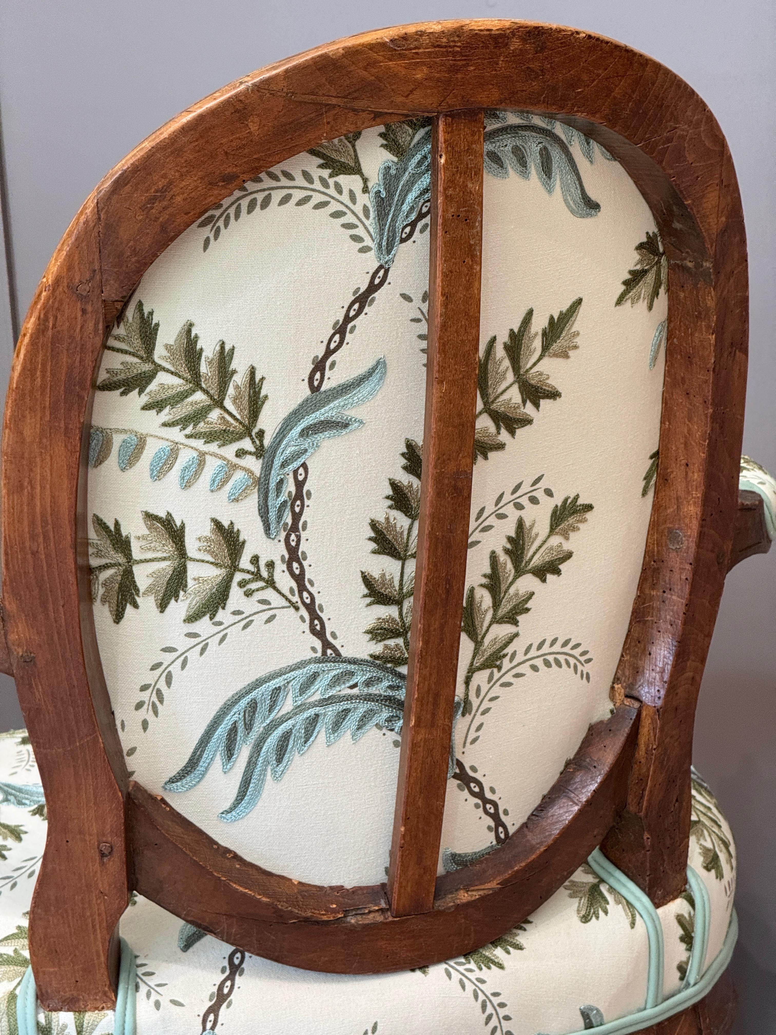 Pair of Late 18th Century French Beechwood Fauteuils in Acanthus Vine Fabric For Sale 8