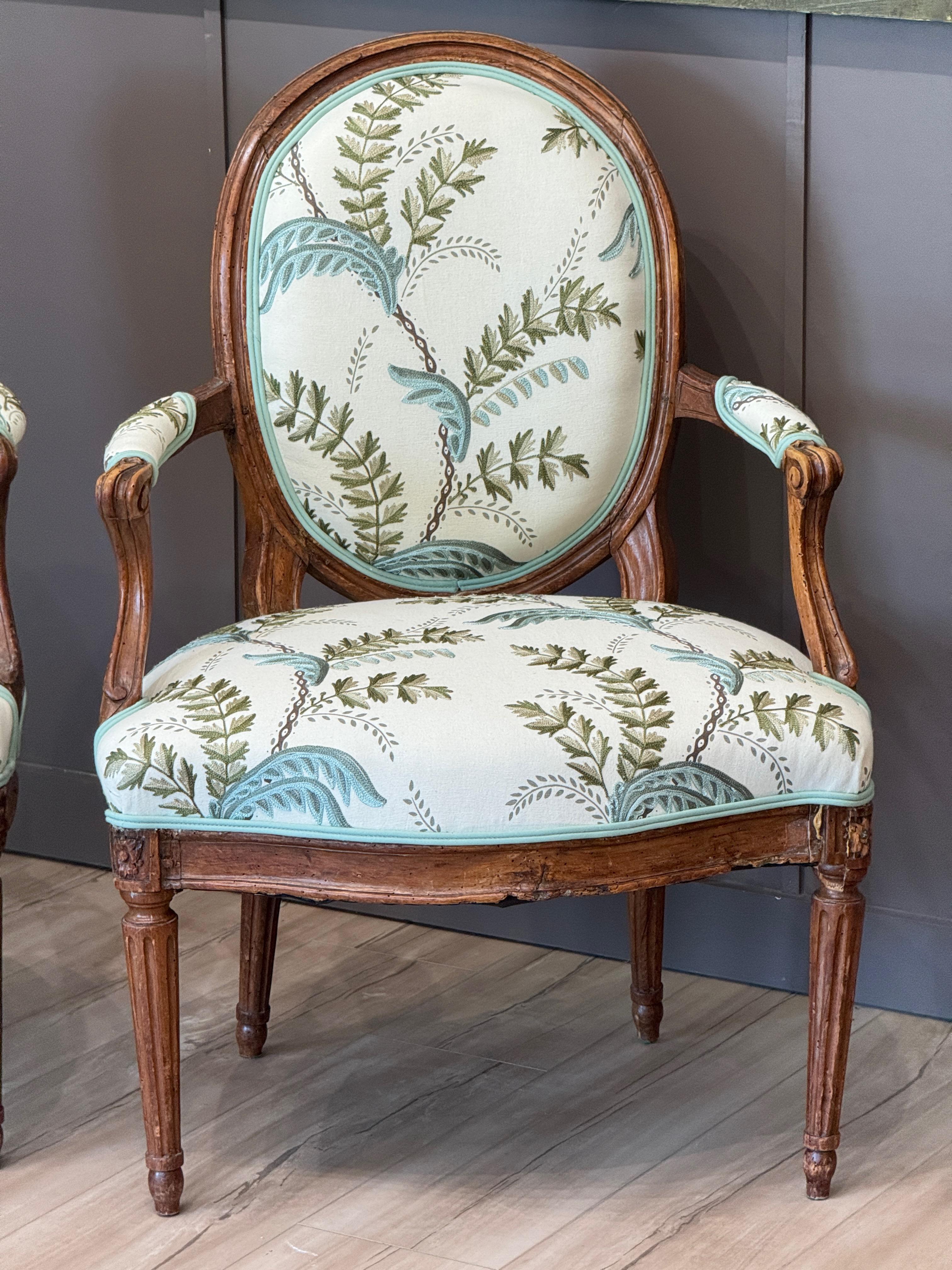 Upholstery Pair of Late 18th Century French Beechwood Fauteuils in Acanthus Vine Fabric For Sale