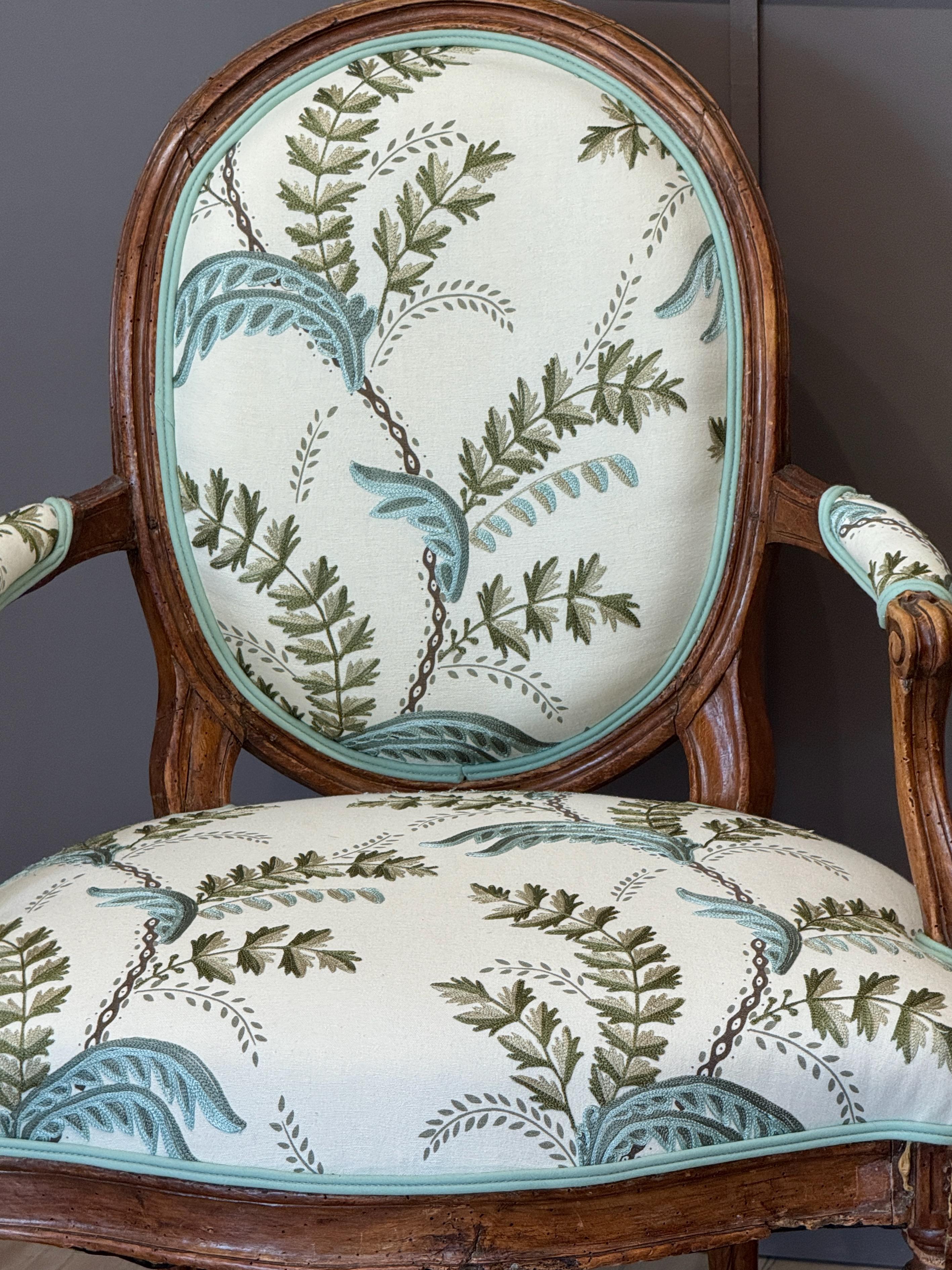 Pair of Late 18th Century French Beechwood Fauteuils in Acanthus Vine Fabric For Sale 5