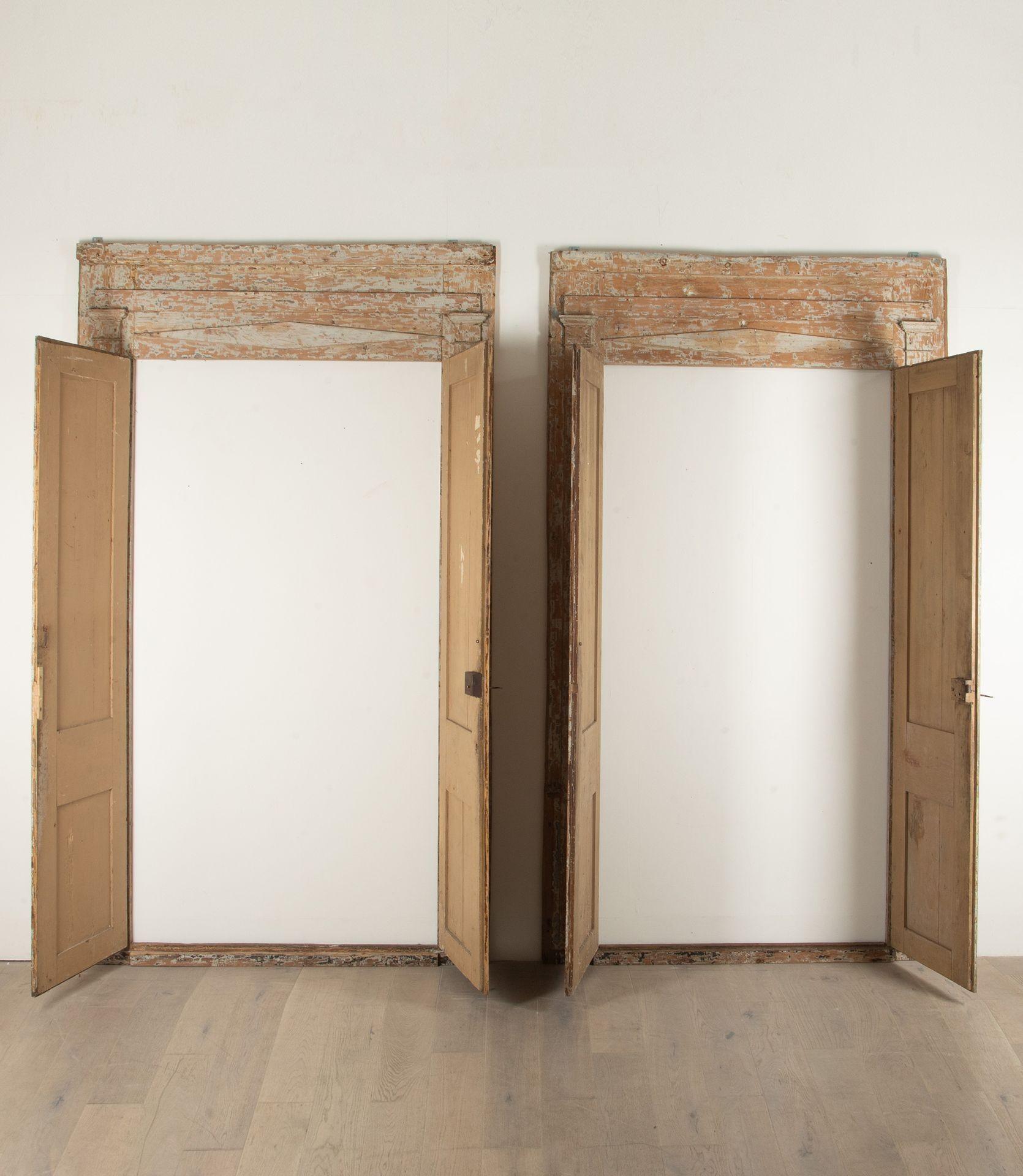 Par de puertas dobles interiores y marcos de castillo franceses de finales del siglo XVIII de la época del Directorio.
(Las dimensiones son para cada puerta).
