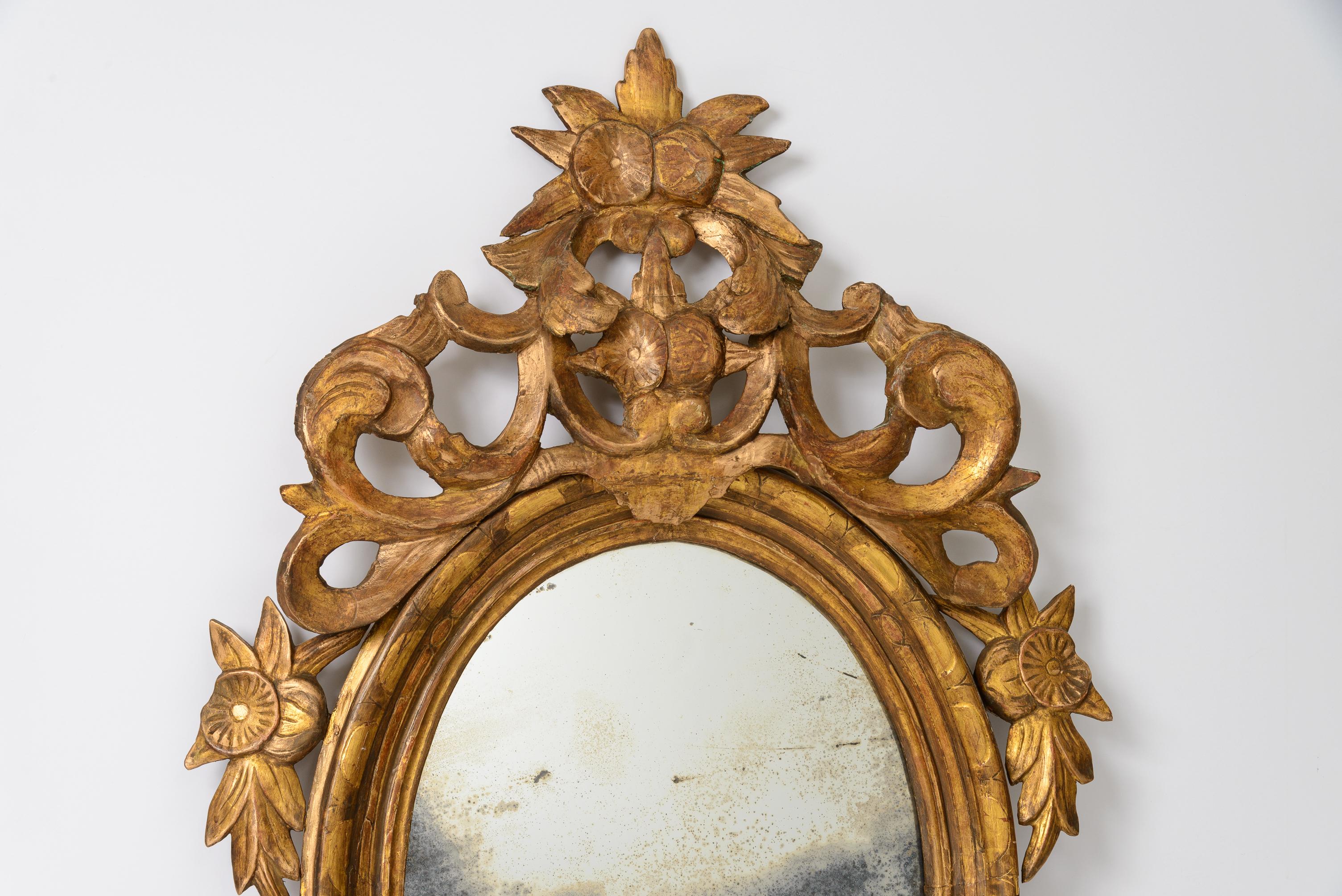 Pair of Late 18th Century French Louis XVI Carved Gilt-wood Oval Wall Mirrors In Good Condition For Sale In West Palm Beach, FL