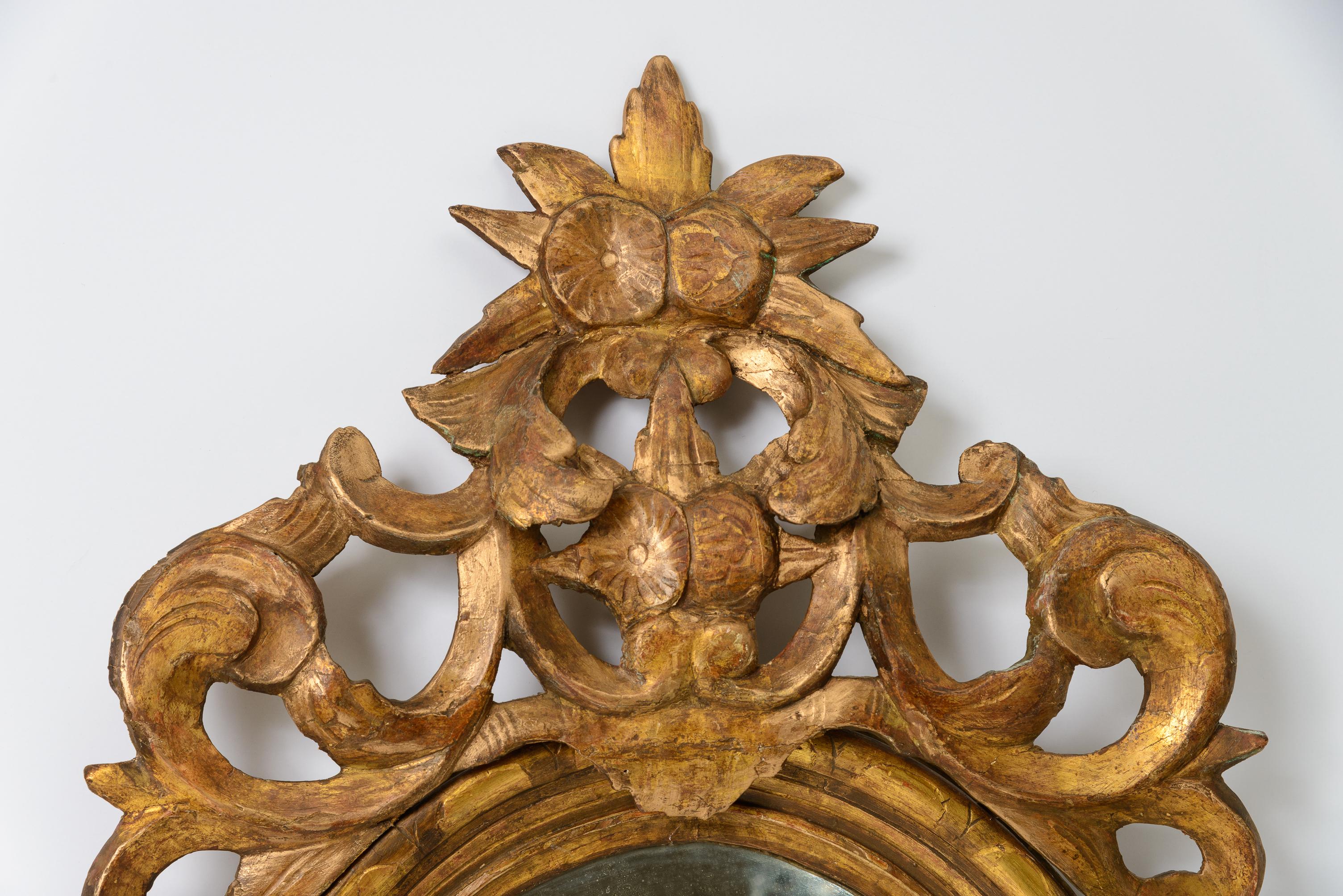 Pair of Late 18th Century French Louis XVI Carved Gilt-wood Oval Wall Mirrors For Sale 1