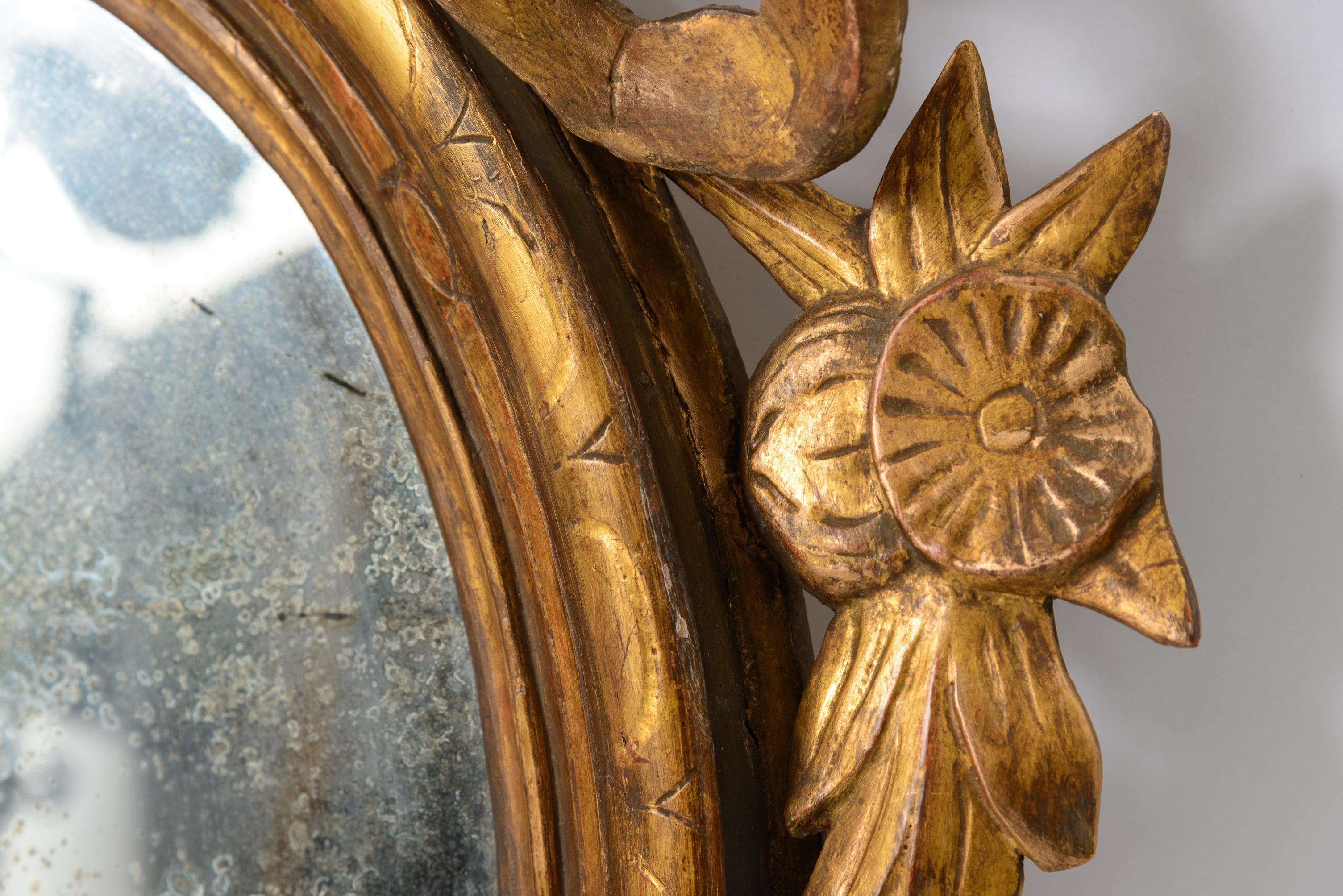 Pair of Late 18th Century French Louis XVI Carved Gilt-wood Oval Wall Mirrors For Sale 3