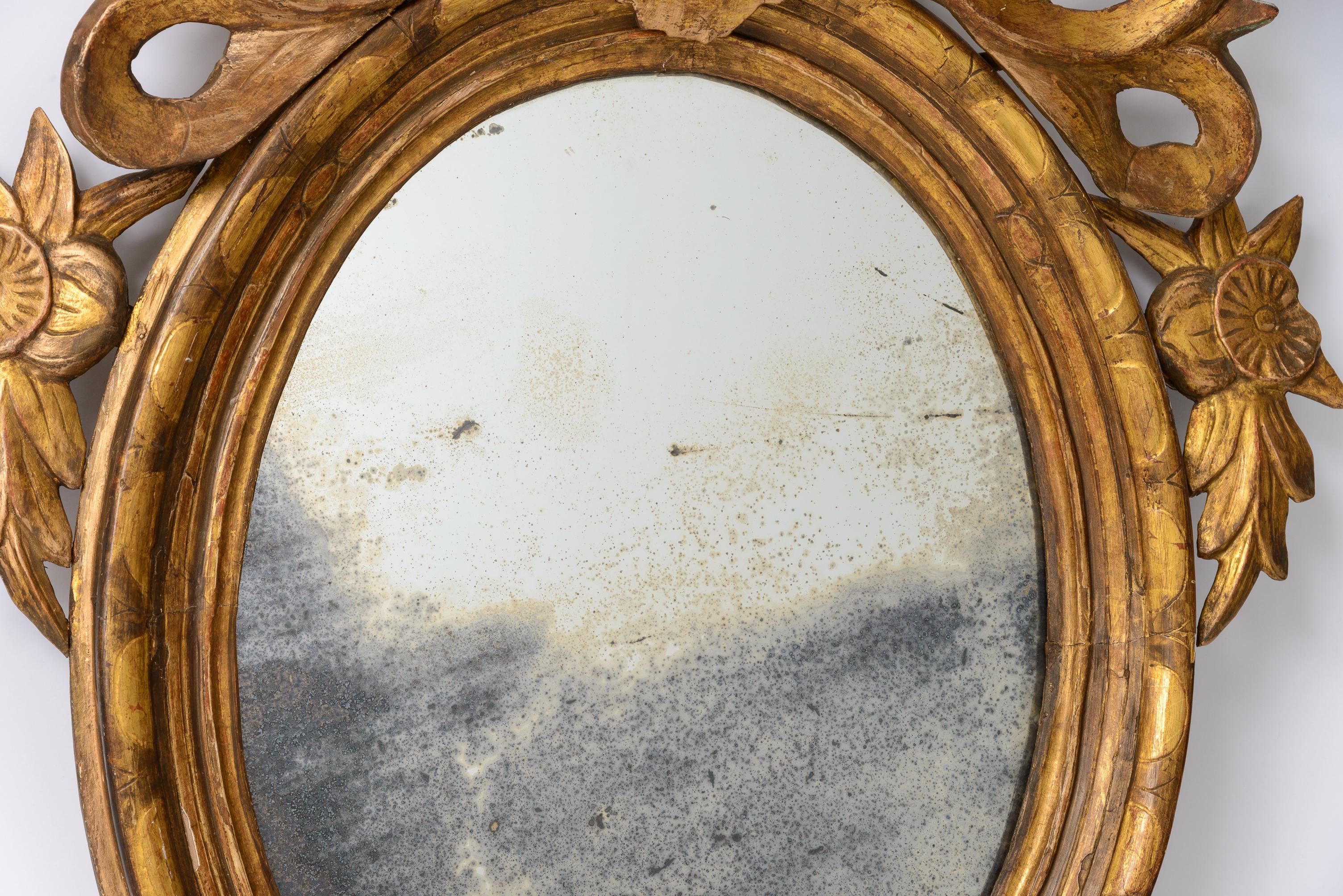 Pair of Late 18th Century French Louis XVI Carved Gilt-wood Oval Wall Mirrors For Sale 5