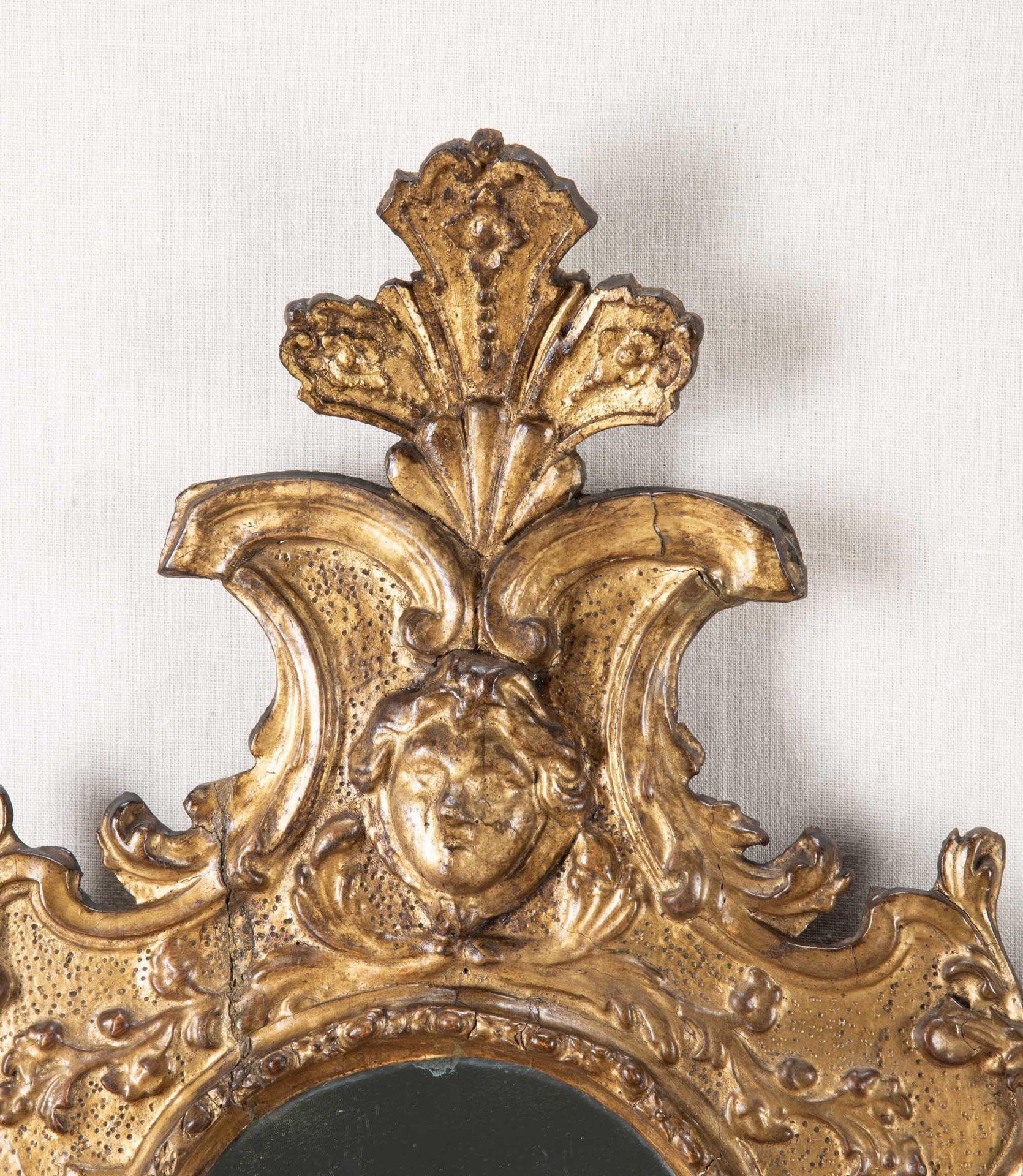 Paire de miroirs en bois doré Louis XVI de la fin du XVIIIe siècle Bon état - En vente à Gloucestershire, GB