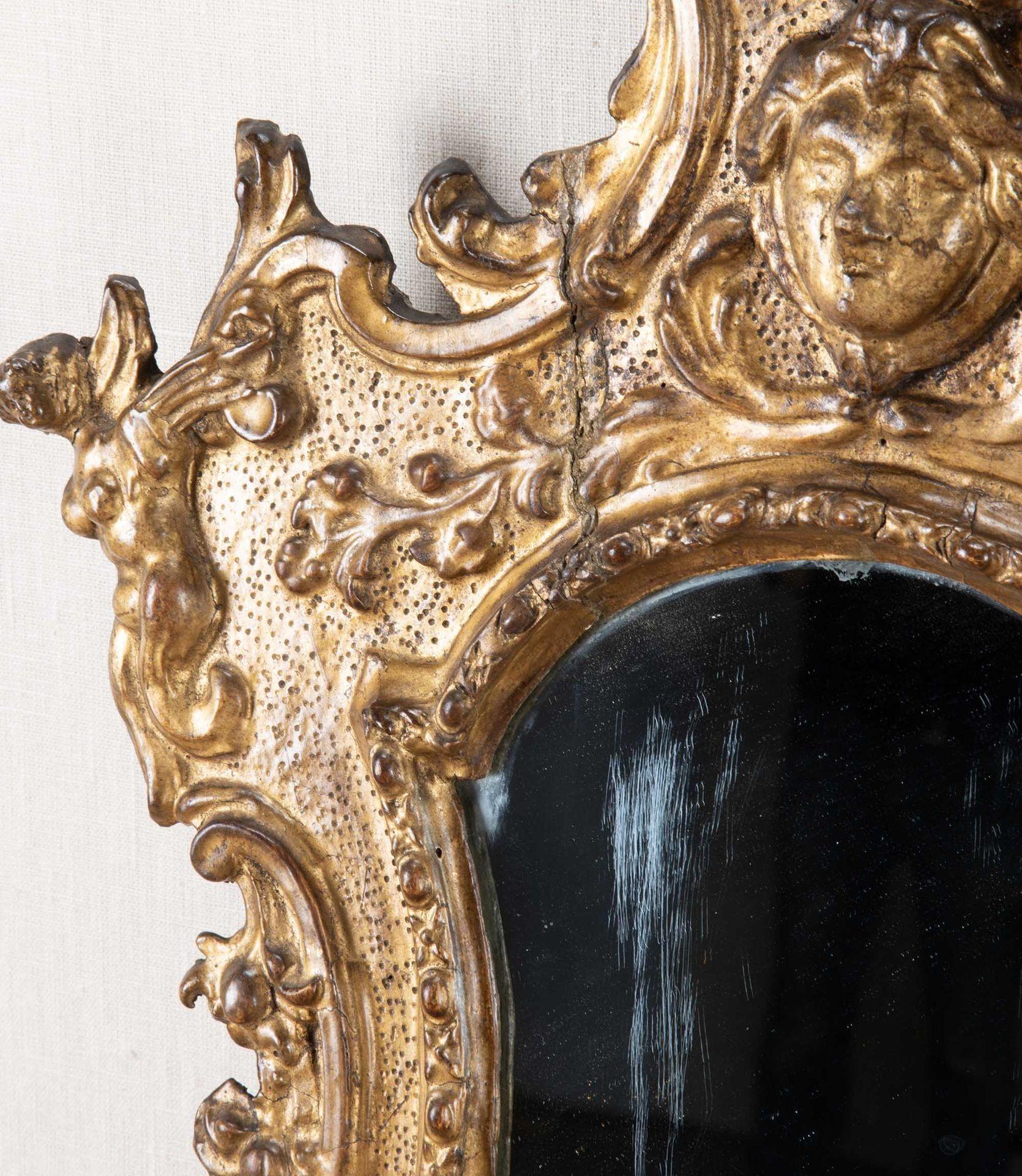 Miroir Paire de miroirs en bois doré Louis XVI de la fin du XVIIIe siècle en vente