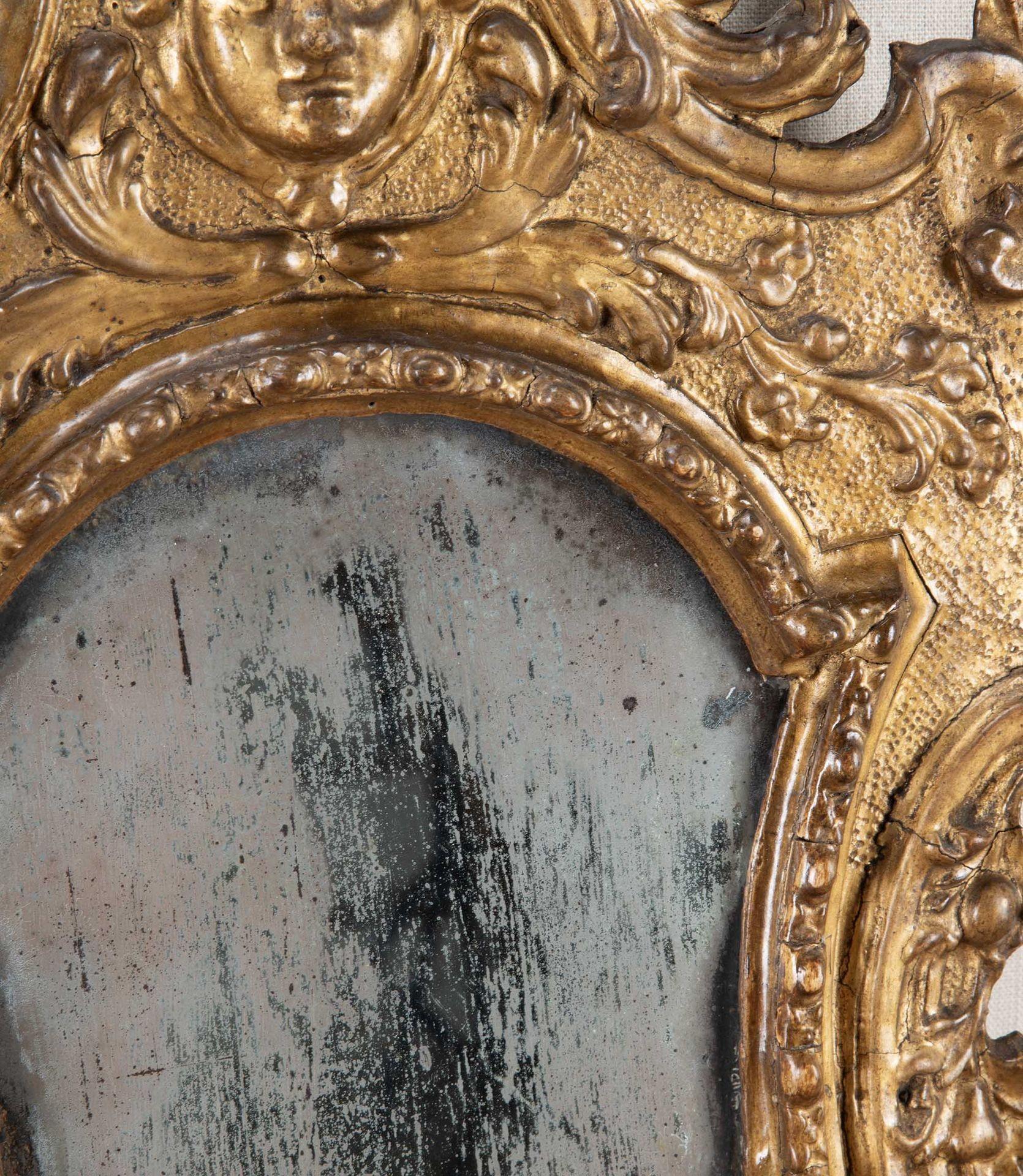 Paire de miroirs en bois doré Louis XVI de la fin du XVIIIe siècle en vente 1