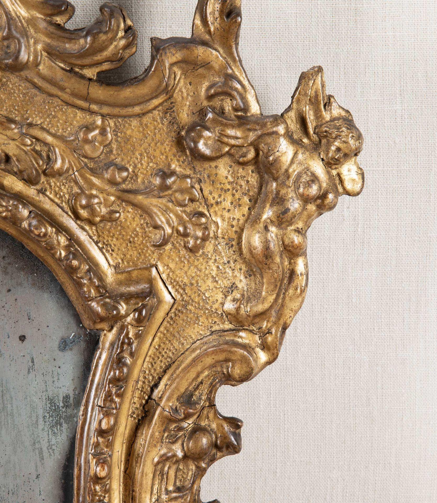 Paire de miroirs en bois doré Louis XVI de la fin du XVIIIe siècle en vente 3