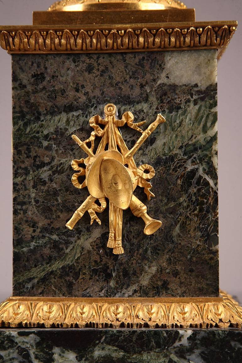 Coppia di candelabri in bronzo dorato e marmo della fine del XVIII secolo in vendita 2