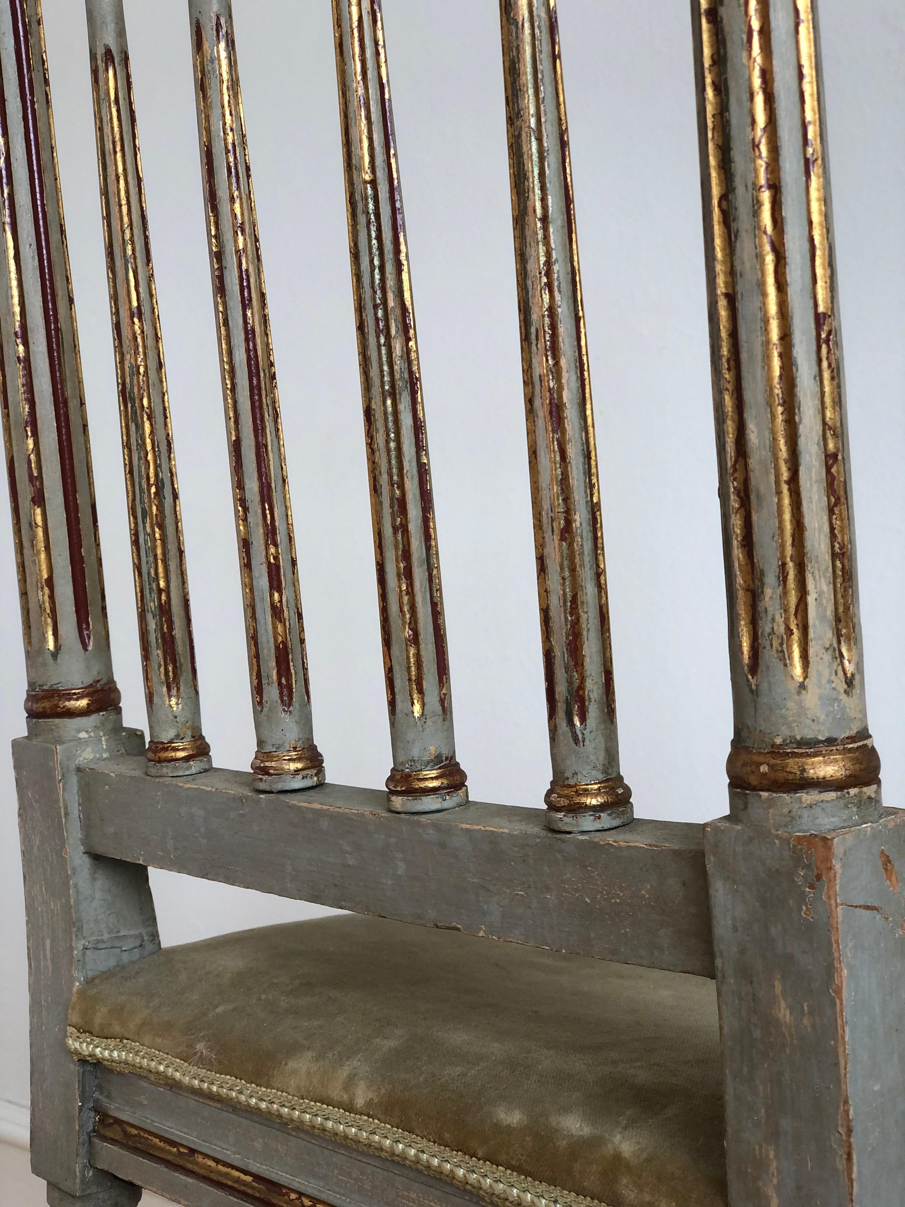 Tissu Paire de chaises gustaviennes de la fin du XVIIIe siècle, style Louis XVI, Suède en vente