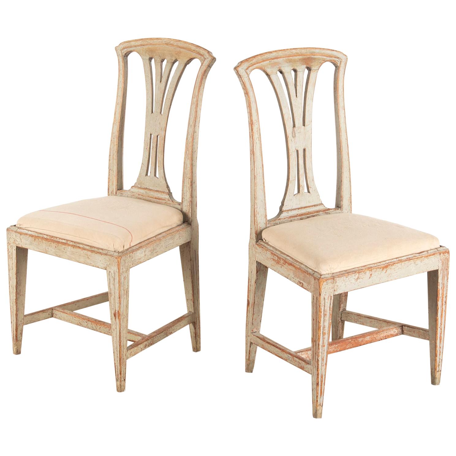 Paire de chaises d'appoint gustaviennes de la fin du XVIIIe siècle en vente