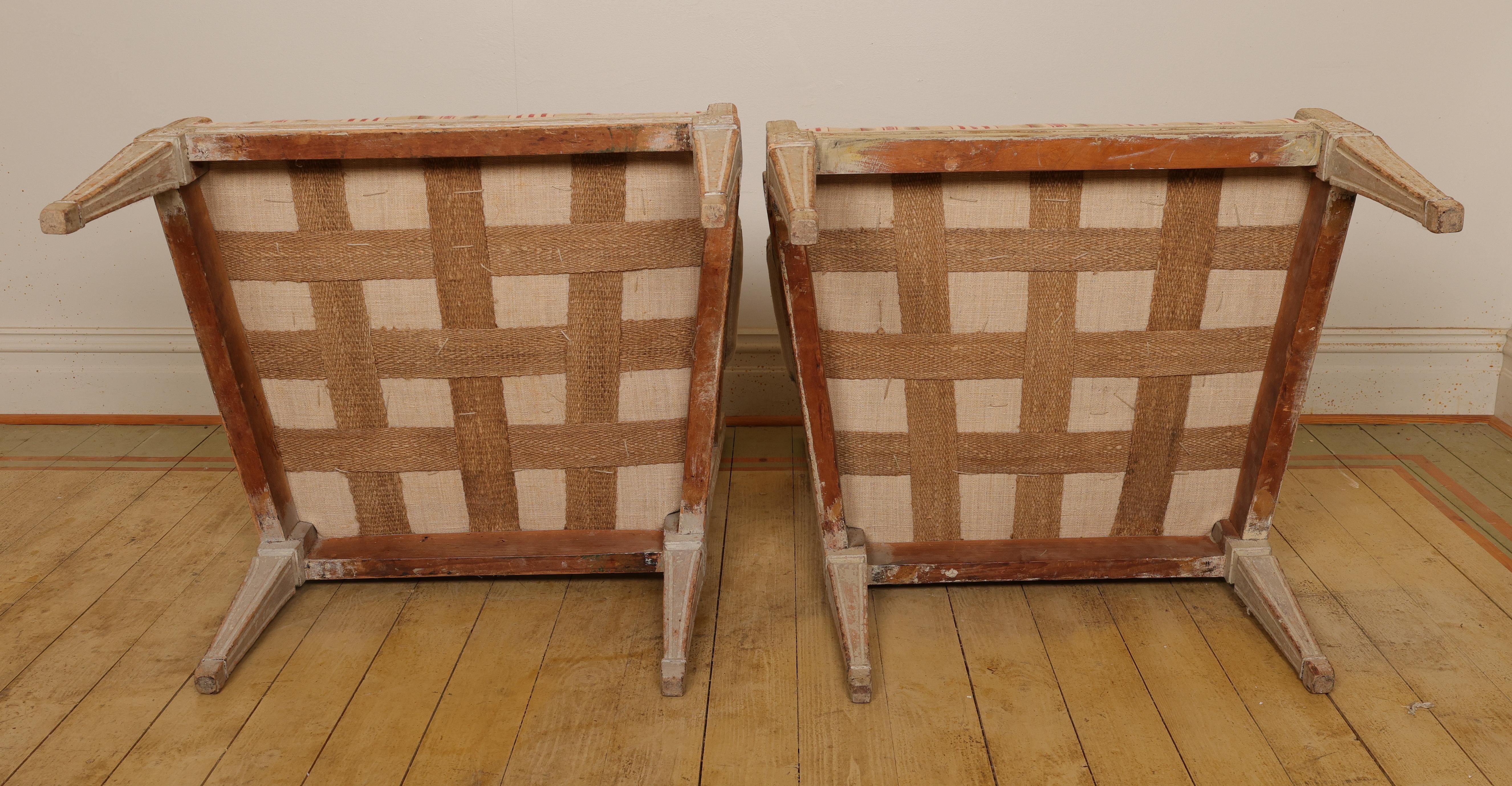 Bois Paire de hauts fauteuils gustaviens de la fin du XVIIIe siècle en vente