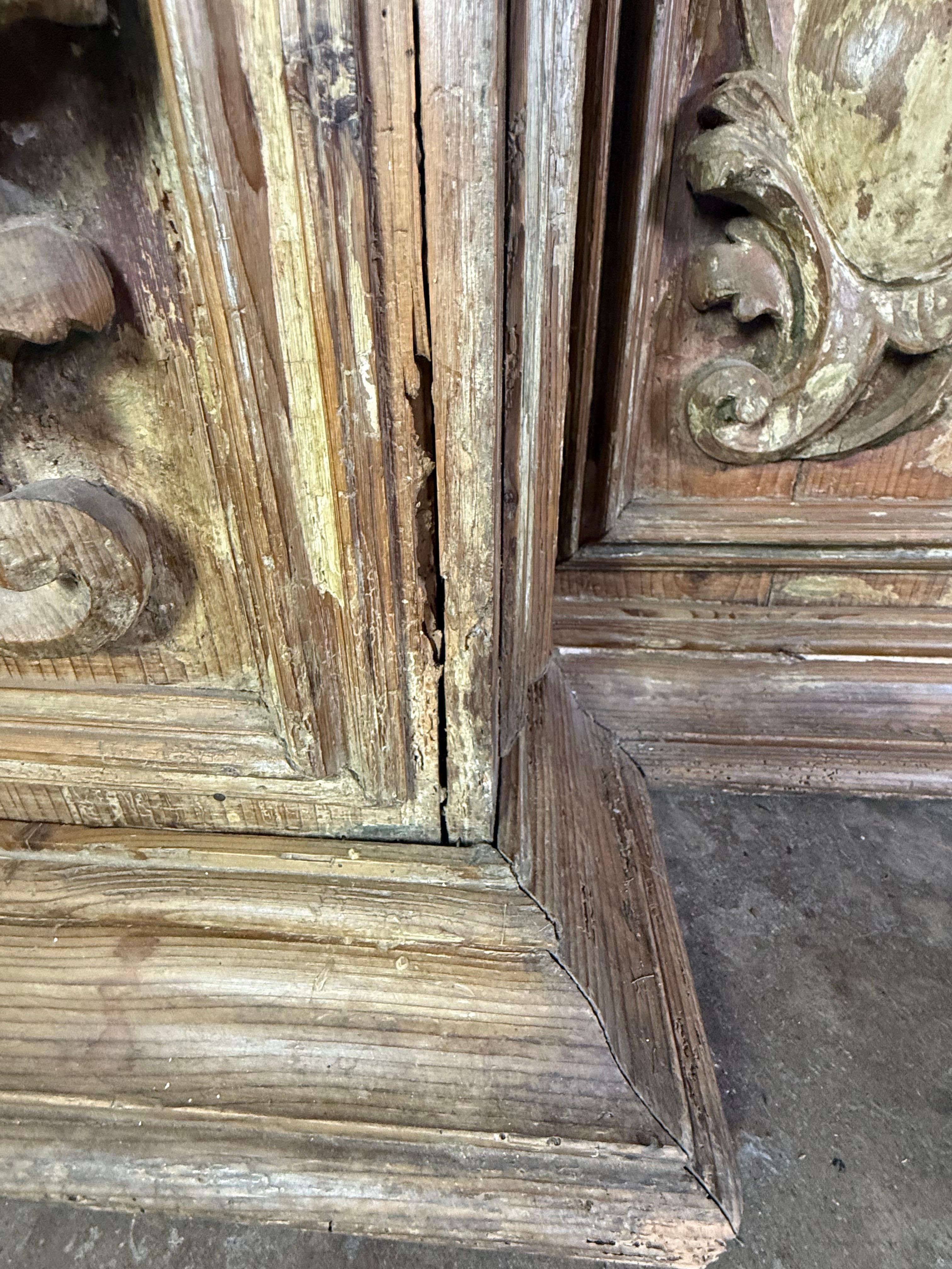 Gold Leaf Pair of late 18th century Italian Architectural Elements For Sale