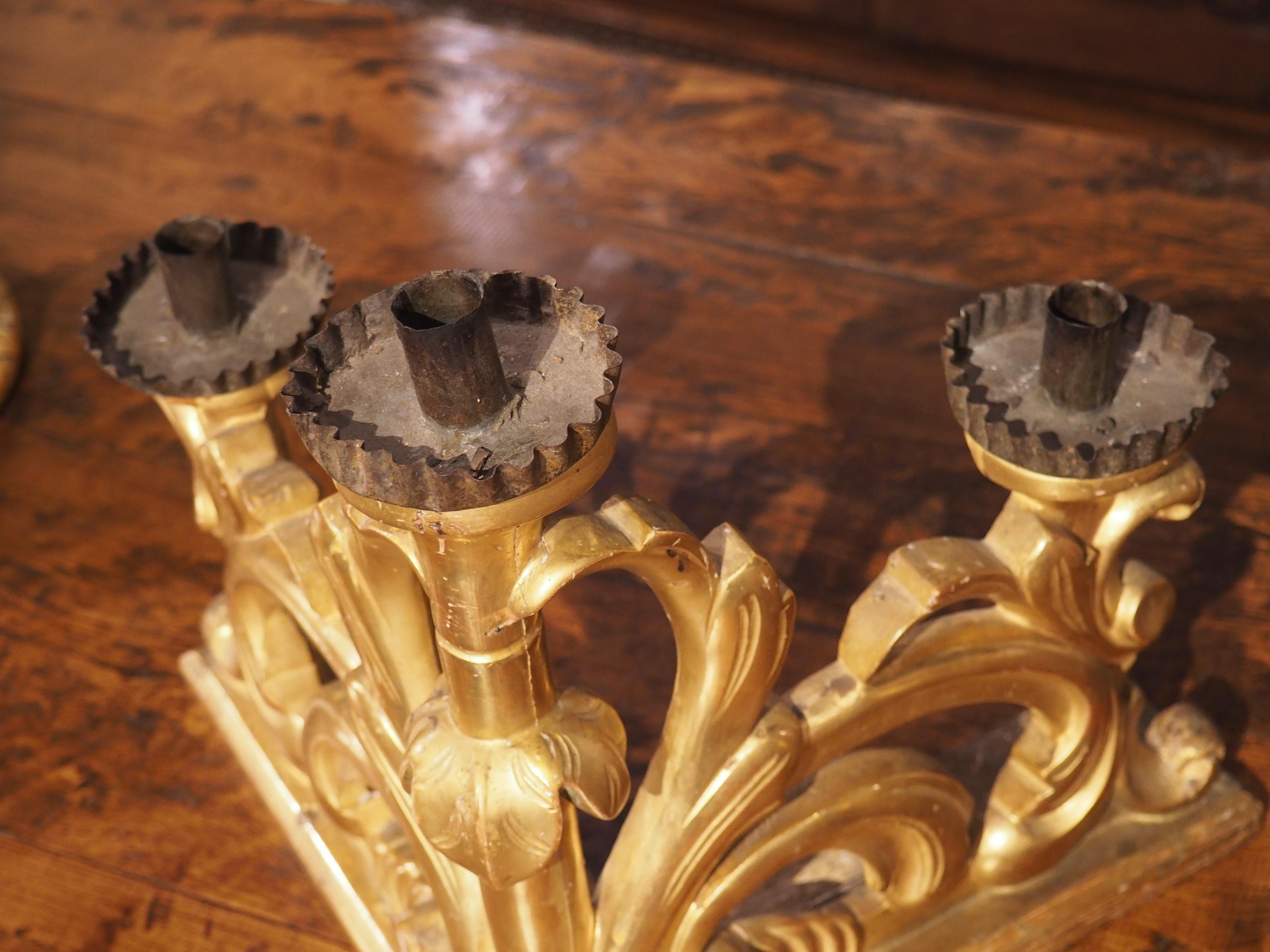 Paire de chandeliers baroques italiens en bois doré de la fin du 18e siècle en vente 5