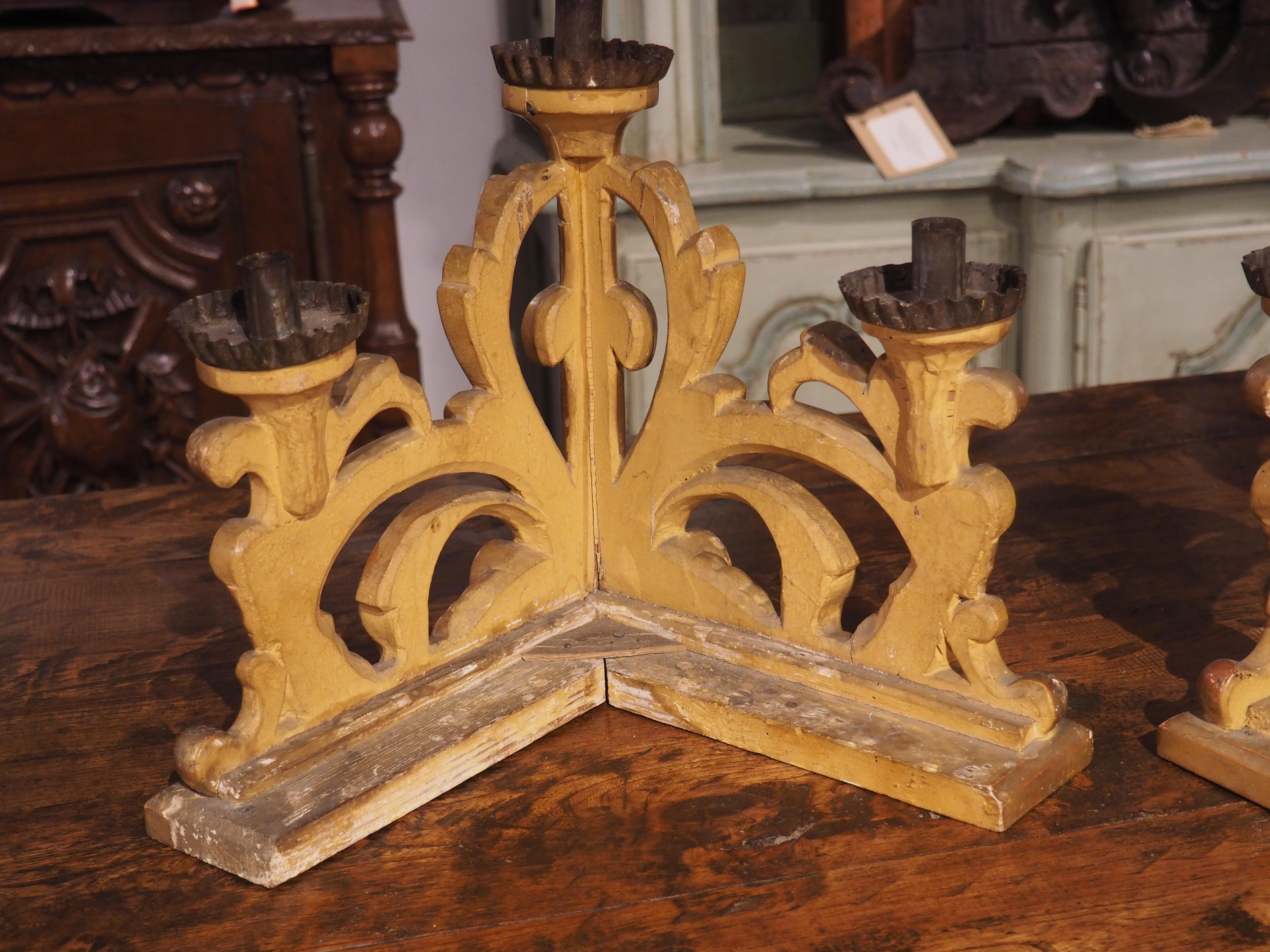 Paire de chandeliers baroques italiens en bois doré de la fin du 18e siècle en vente 9
