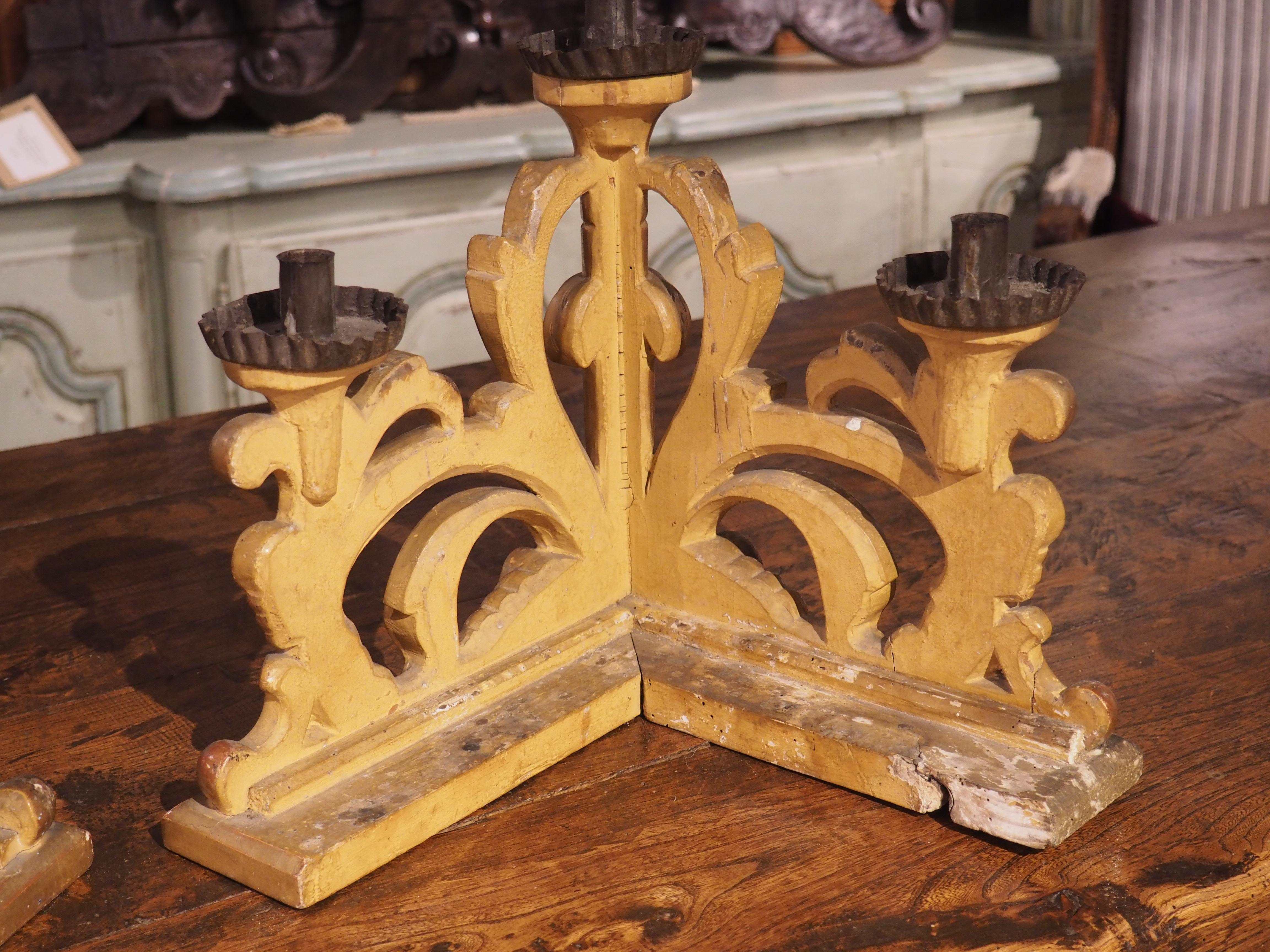 Paar italienische Barock-Kerzenleuchter aus Giltholz des späten 18. im Angebot 10