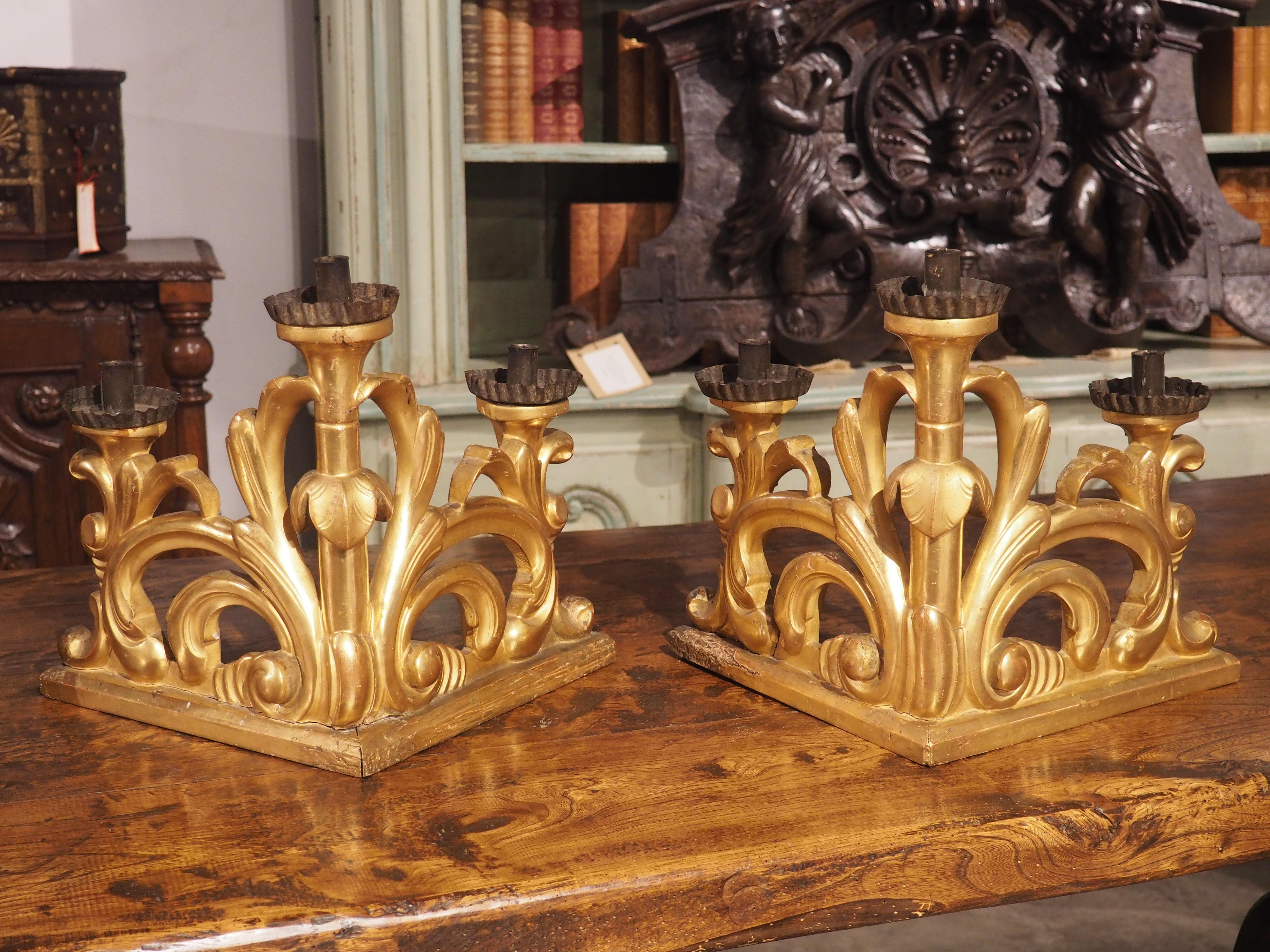 Paire de chandeliers baroques italiens en bois doré de la fin du 18e siècle en vente 12