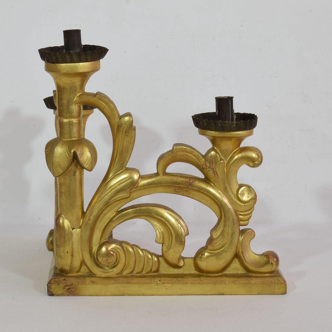 Pair of Late 18th Century Italian Giltwood Baroque Candlesticks or Candleholders In Good Condition In Buisson, FR