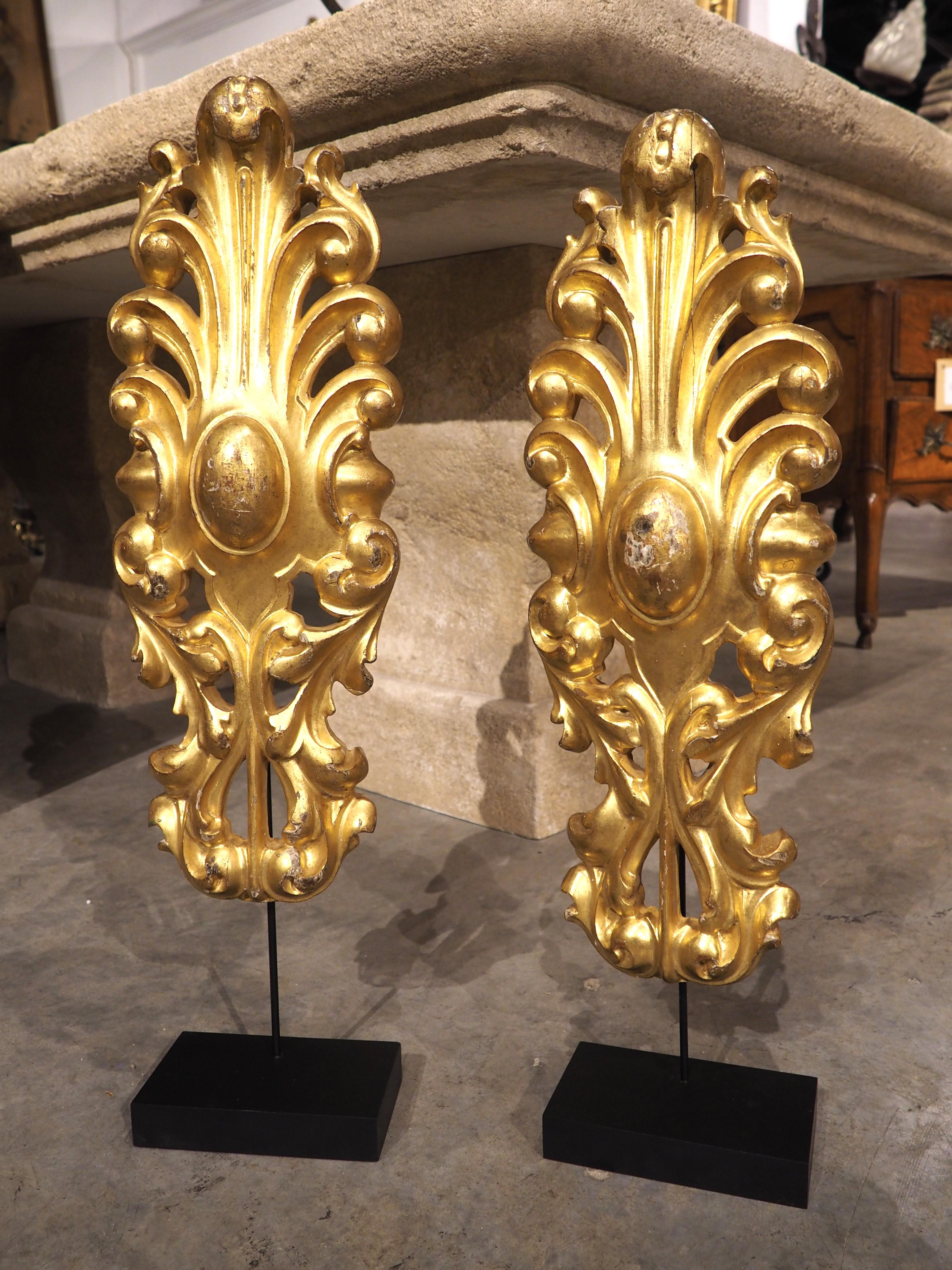 Hand-Painted Pair of Late 18th Century Italian Neoclassical Giltwood Fragments For Sale