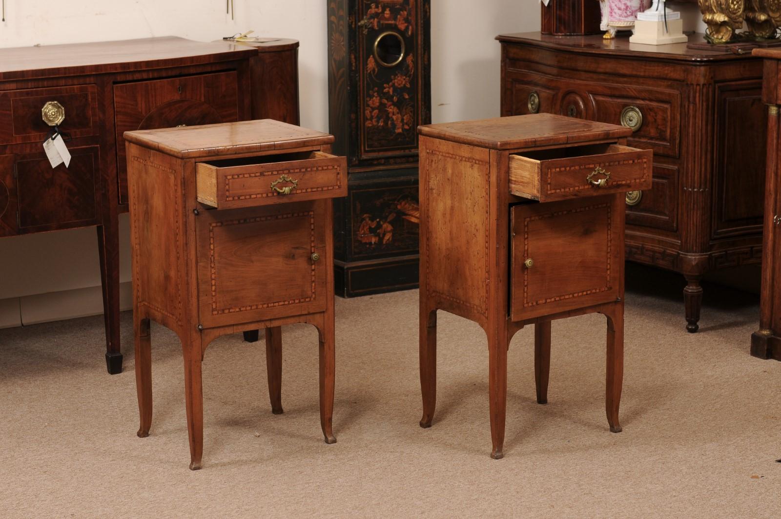 Pair of Late 18th Century Italian Neoclassical Walnut Inlaid Commodini 4